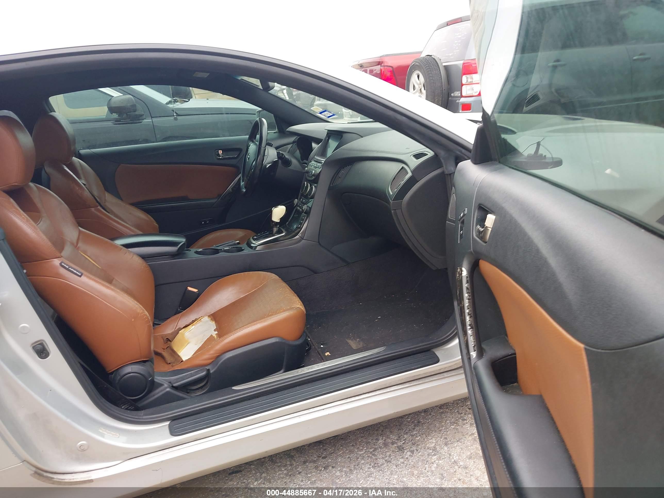 HYUNDAI GENESIS image 5