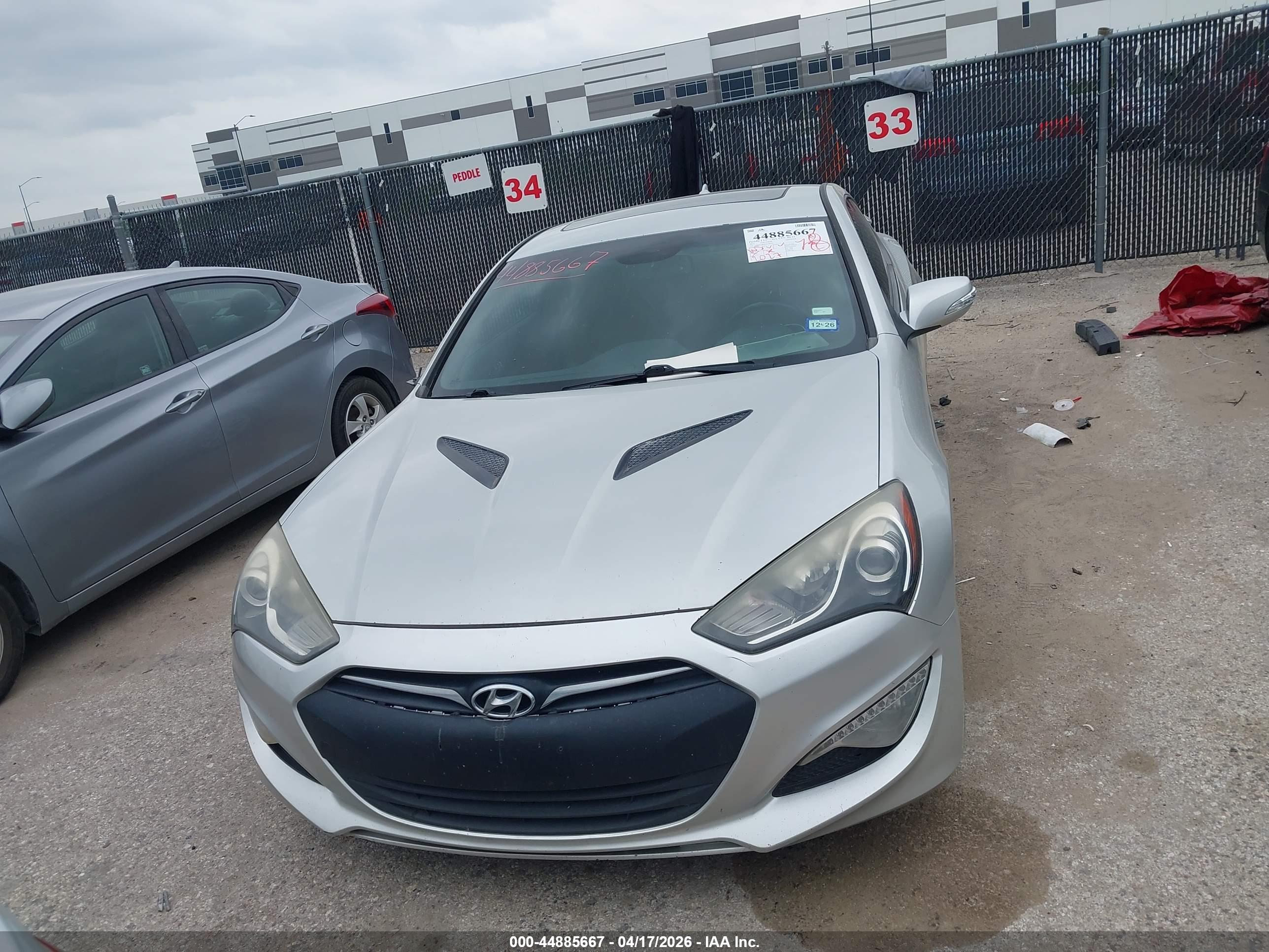 HYUNDAI GENESIS image 6