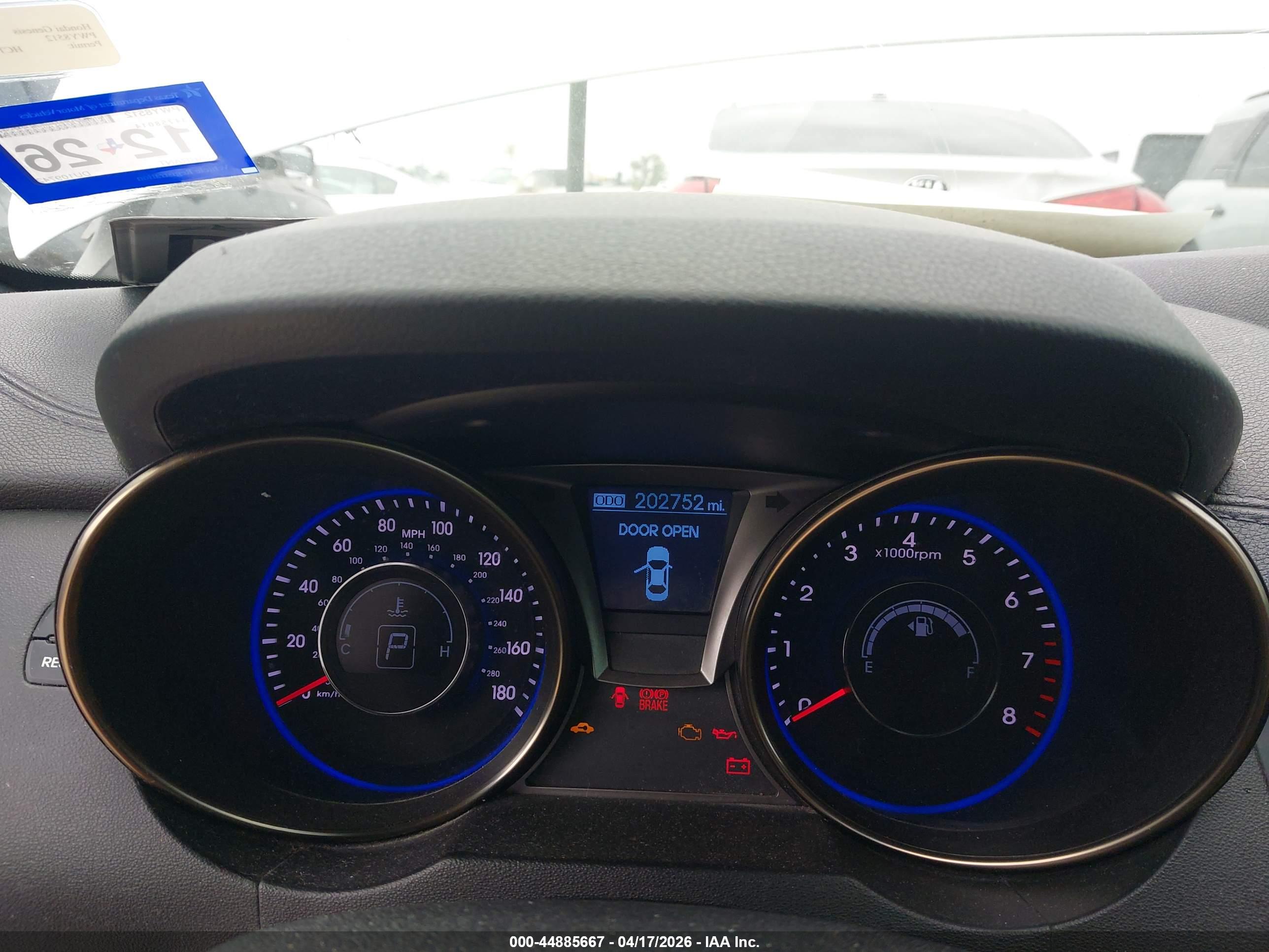 HYUNDAI GENESIS image 7