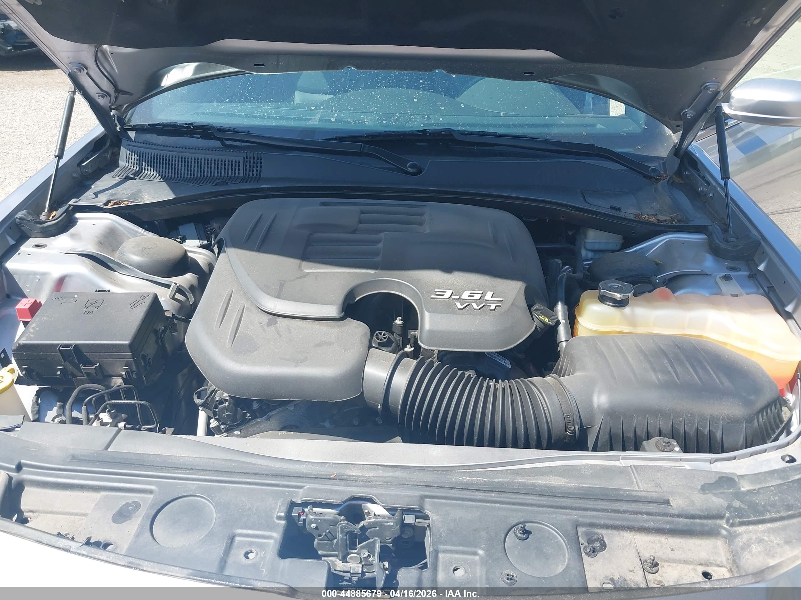 CHRYSLER 300 image 10