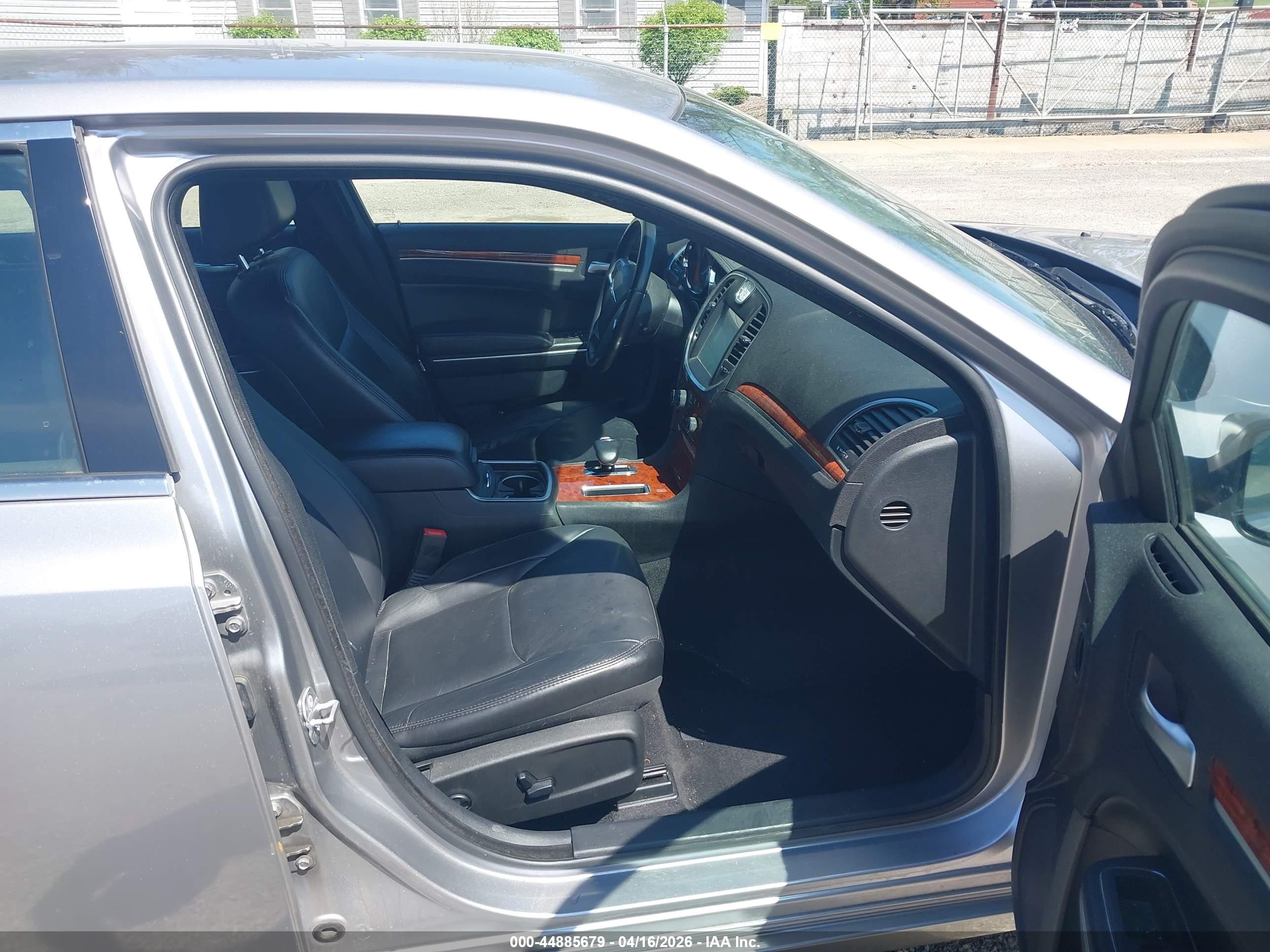 CHRYSLER 300 image 5