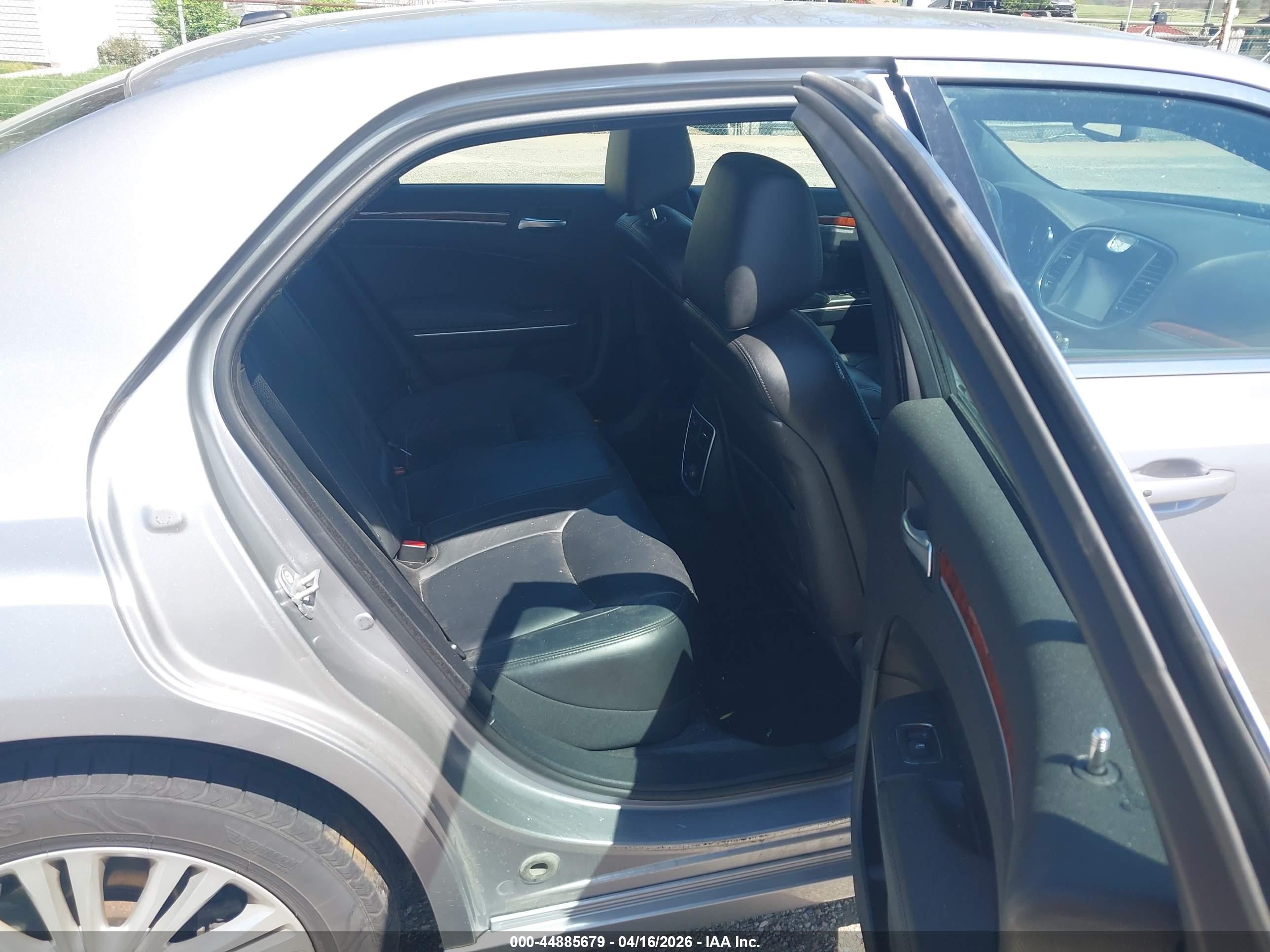 CHRYSLER 300 image 8