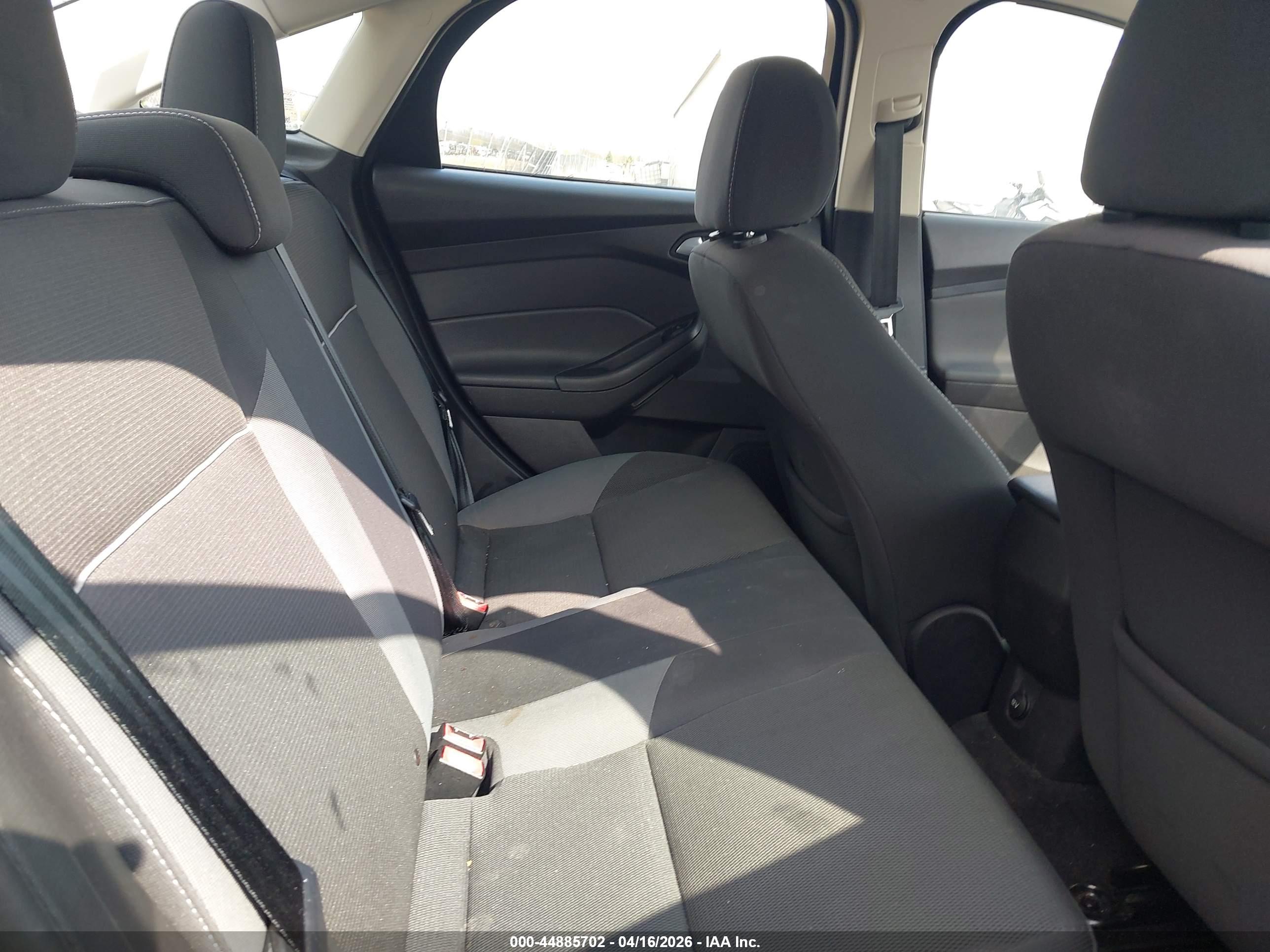 FORD FOCUS image 8