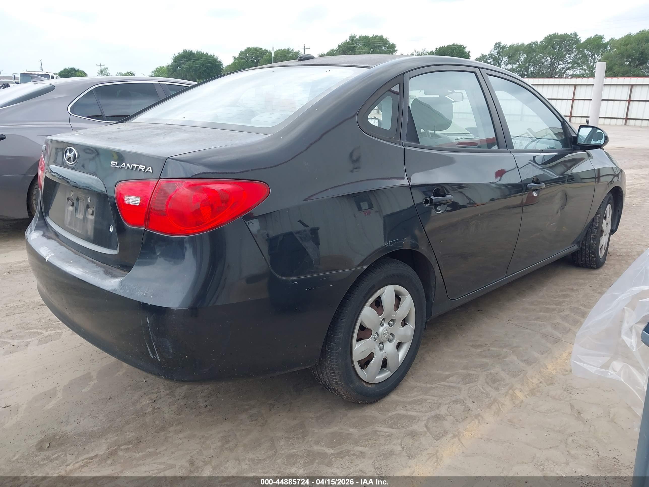 HYUNDAI ELANTRA image 4
