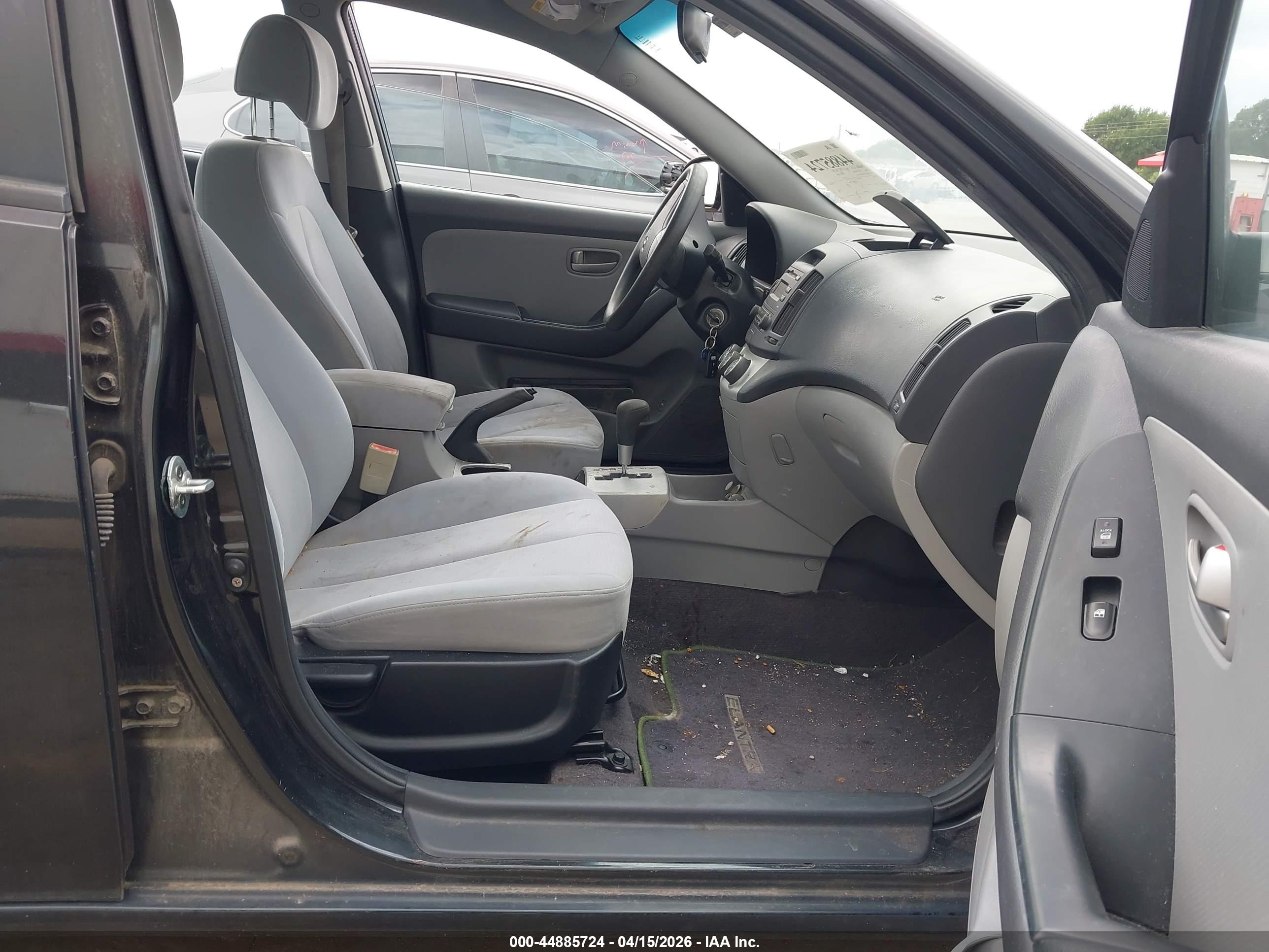 HYUNDAI ELANTRA image 5