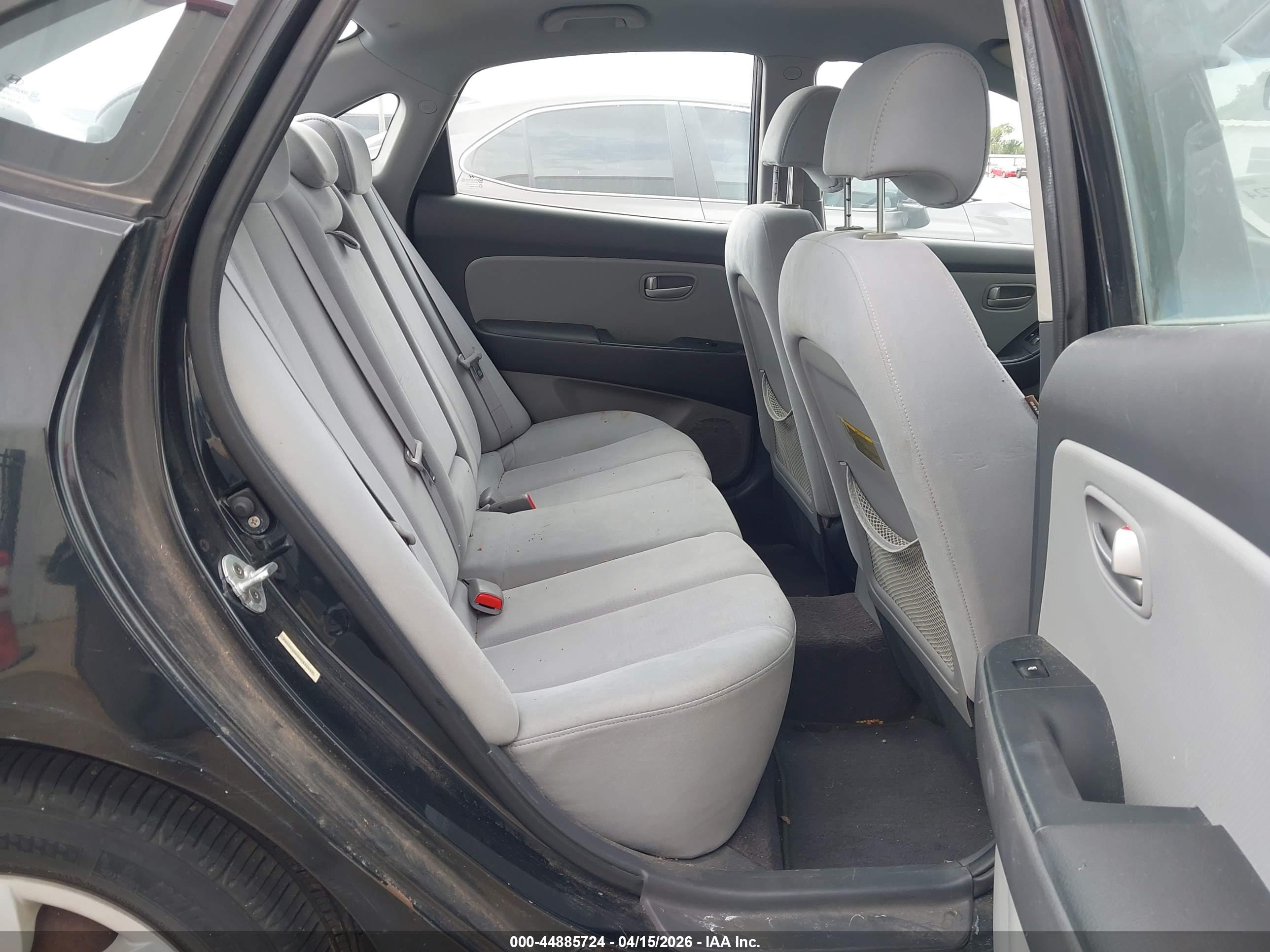 HYUNDAI ELANTRA image 8