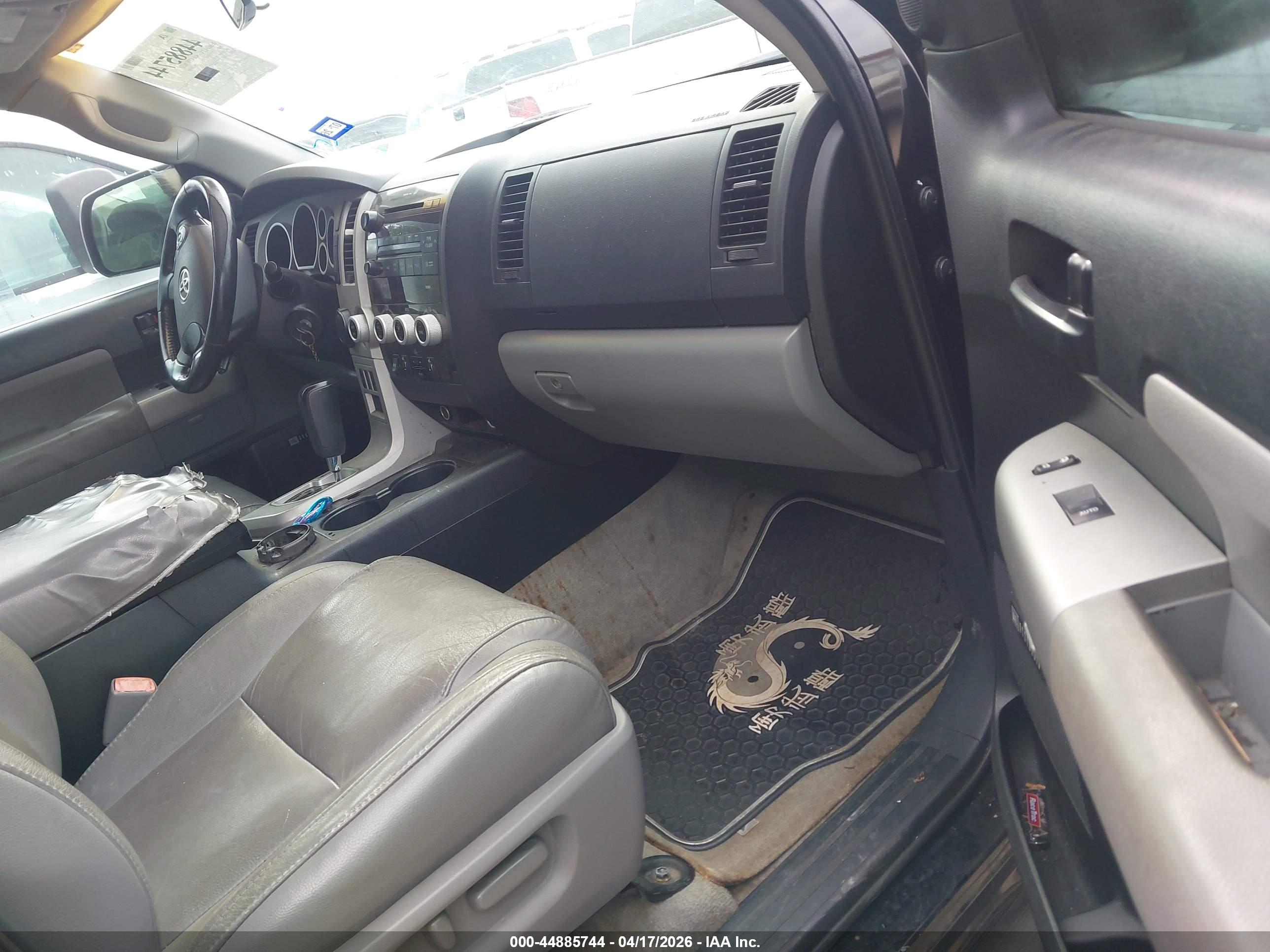 TOYOTA SEQUOIA image 5