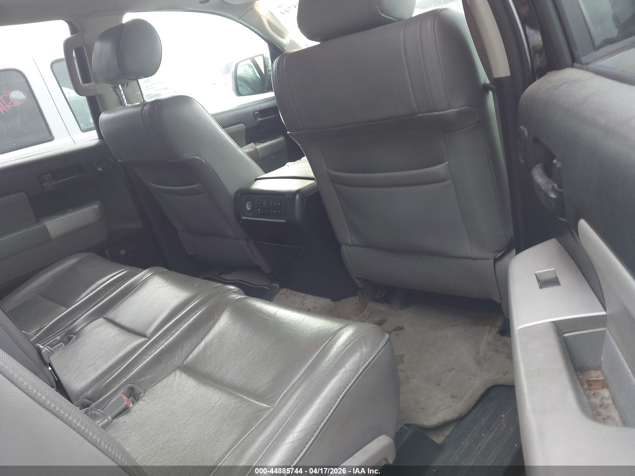TOYOTA SEQUOIA image 8