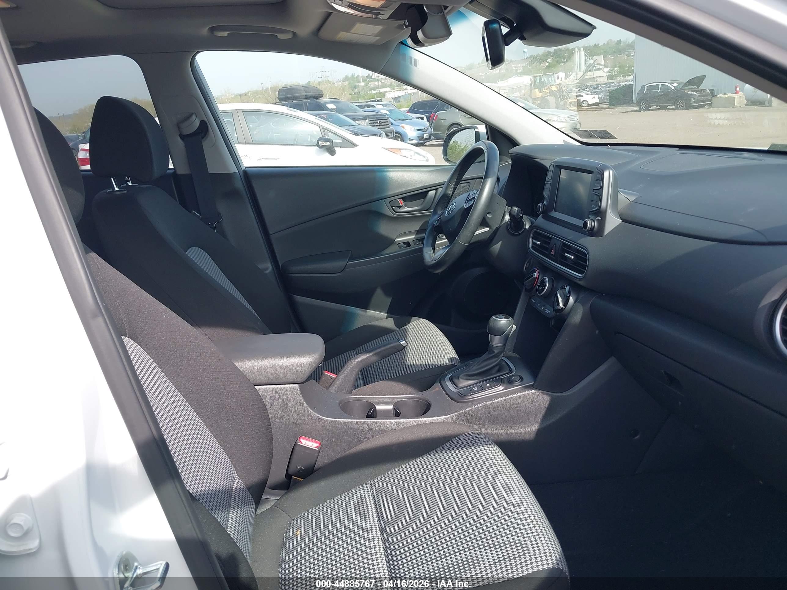 HYUNDAI KONA image 5