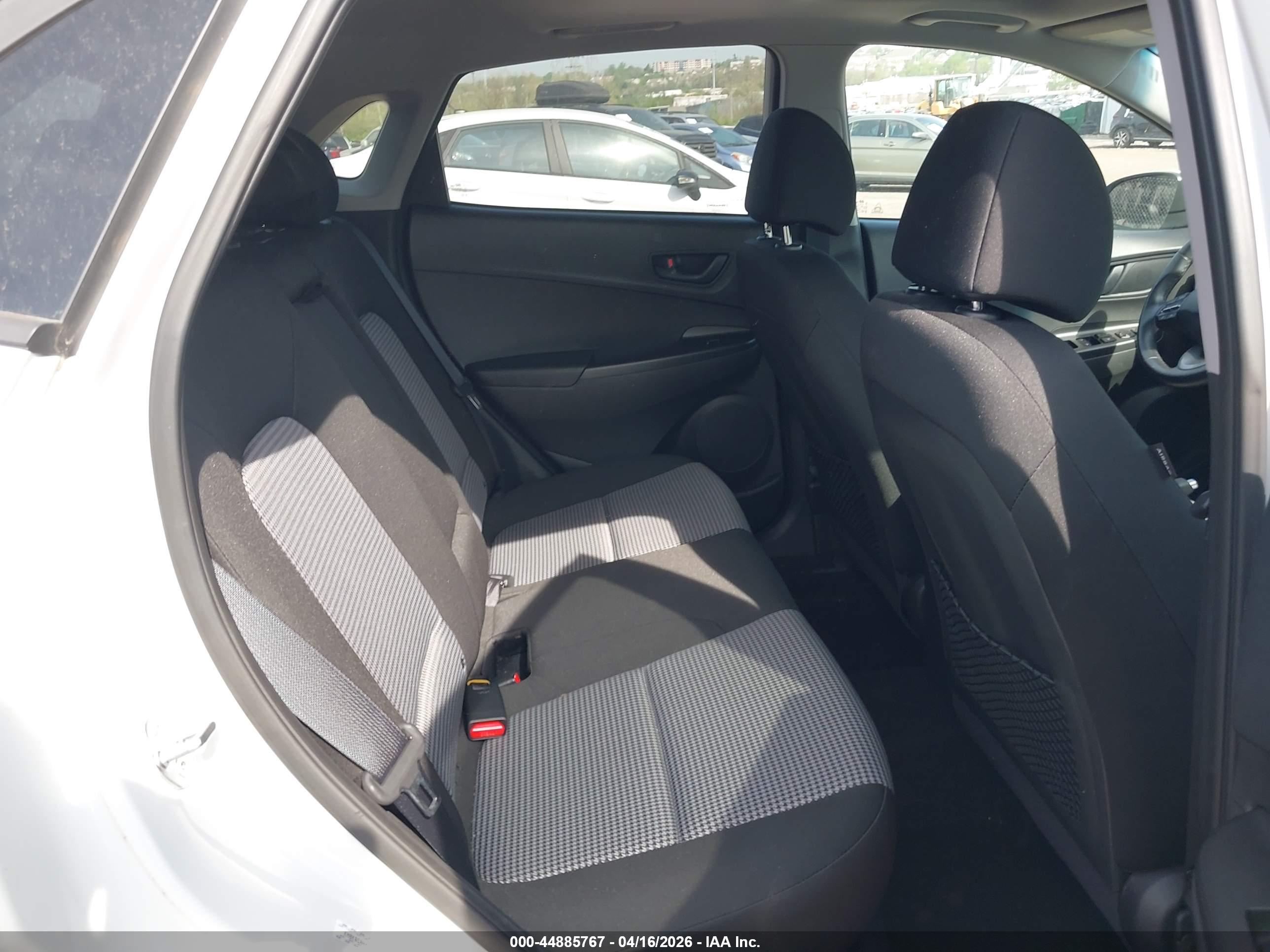 HYUNDAI KONA image 8