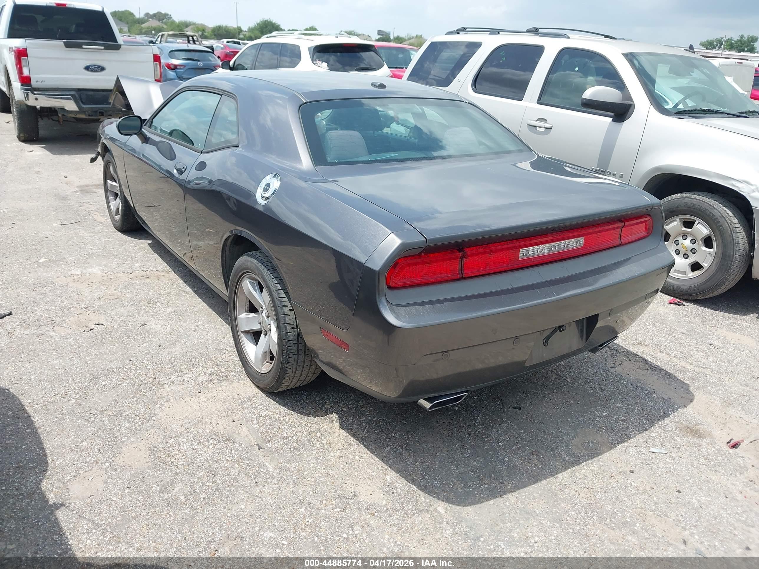 DODGE CHALLENGER image 3
