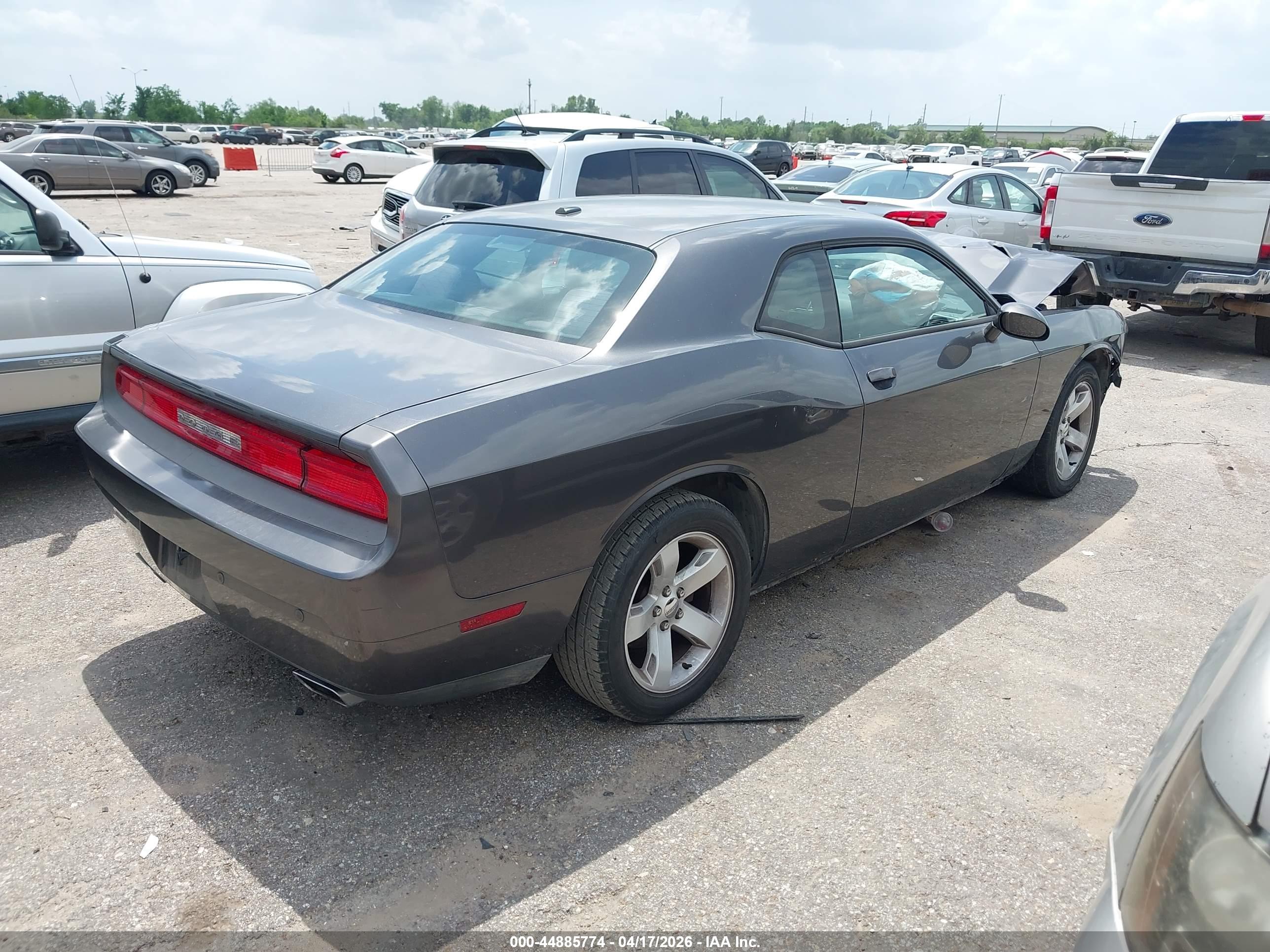 DODGE CHALLENGER image 4