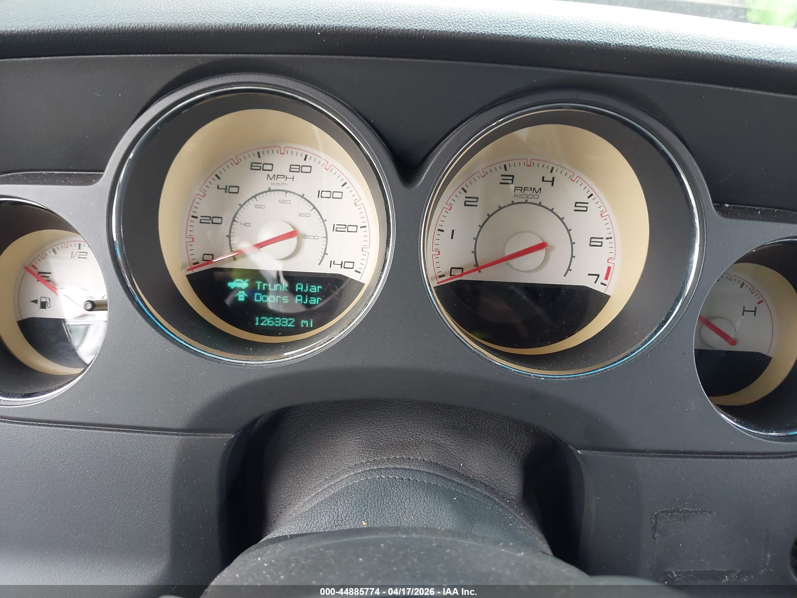 DODGE CHALLENGER image 7