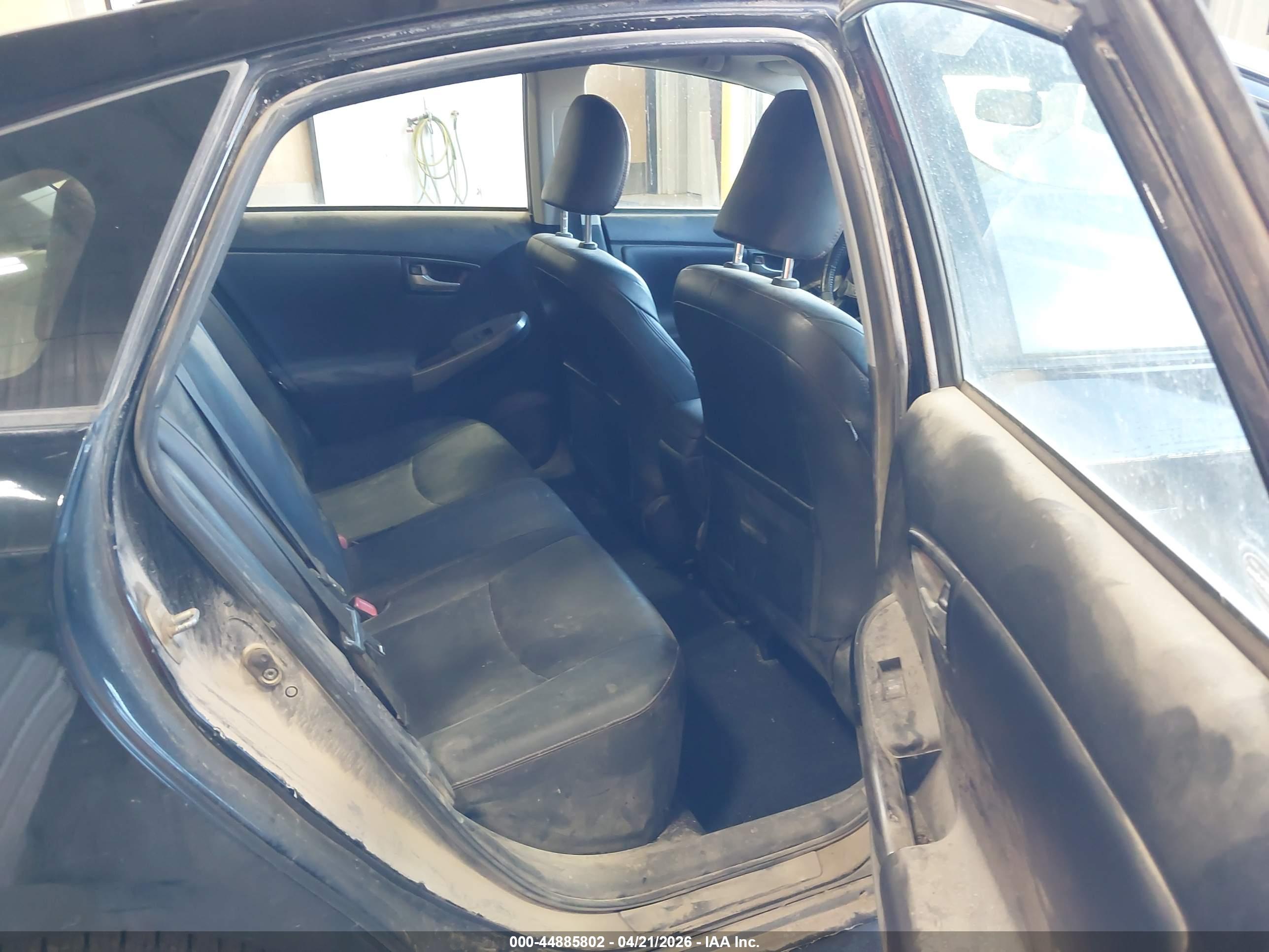 TOYOTA PRIUS image 8