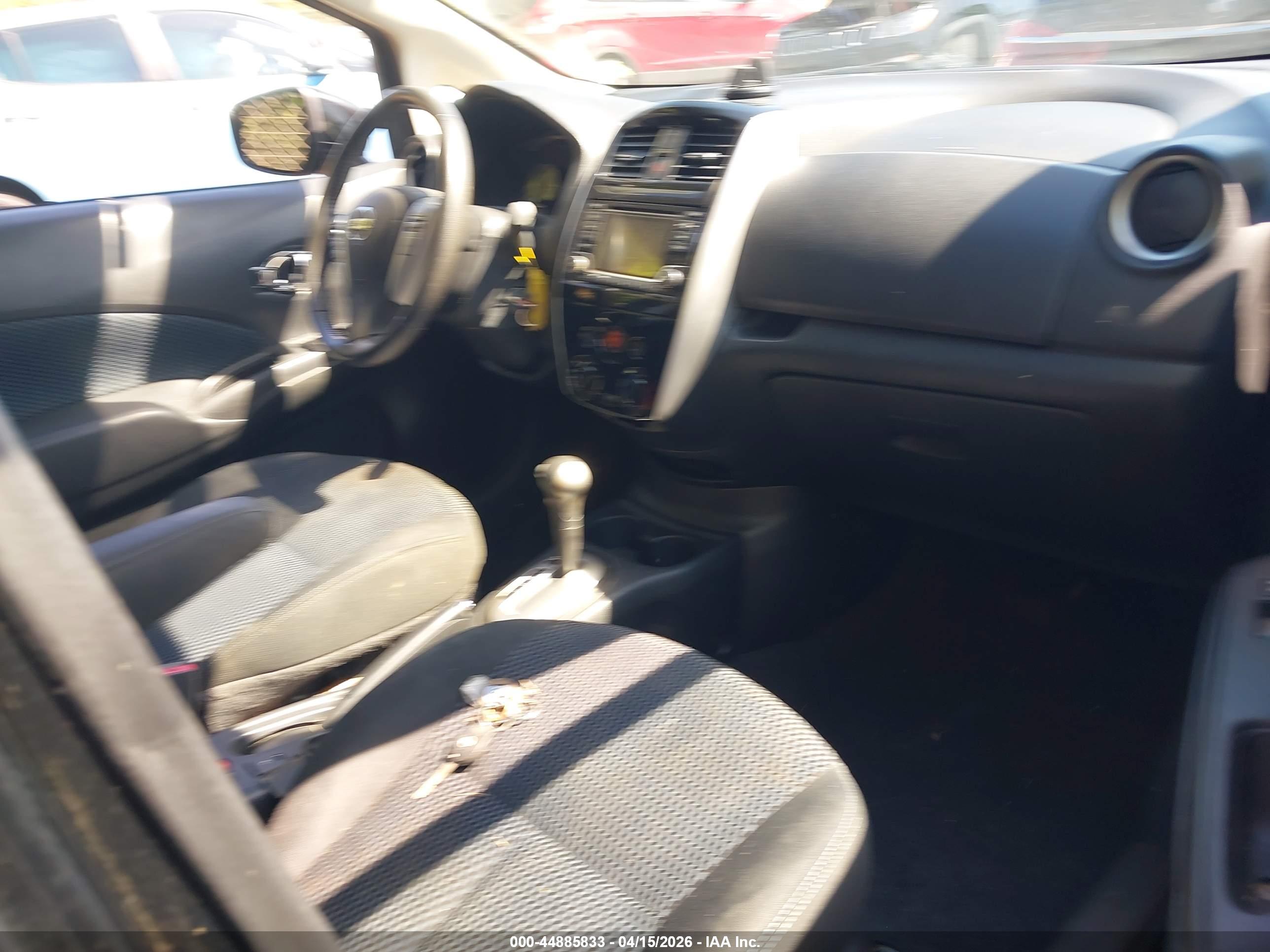 NISSAN VERSA image 5