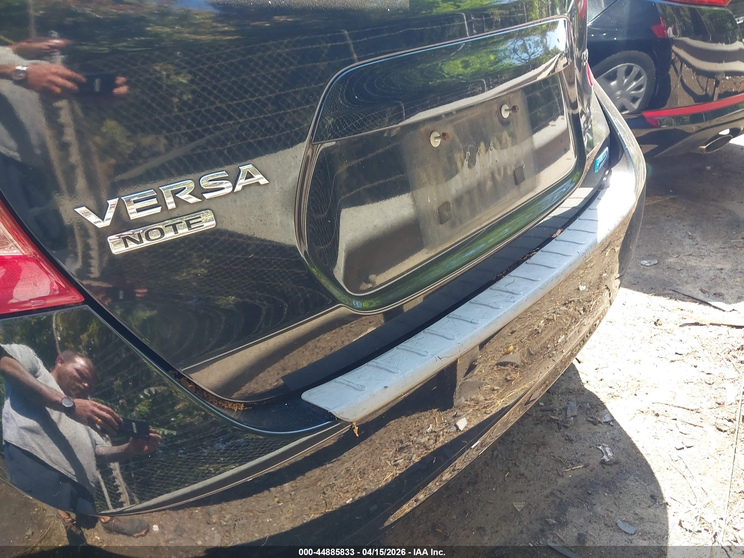 NISSAN VERSA image 6