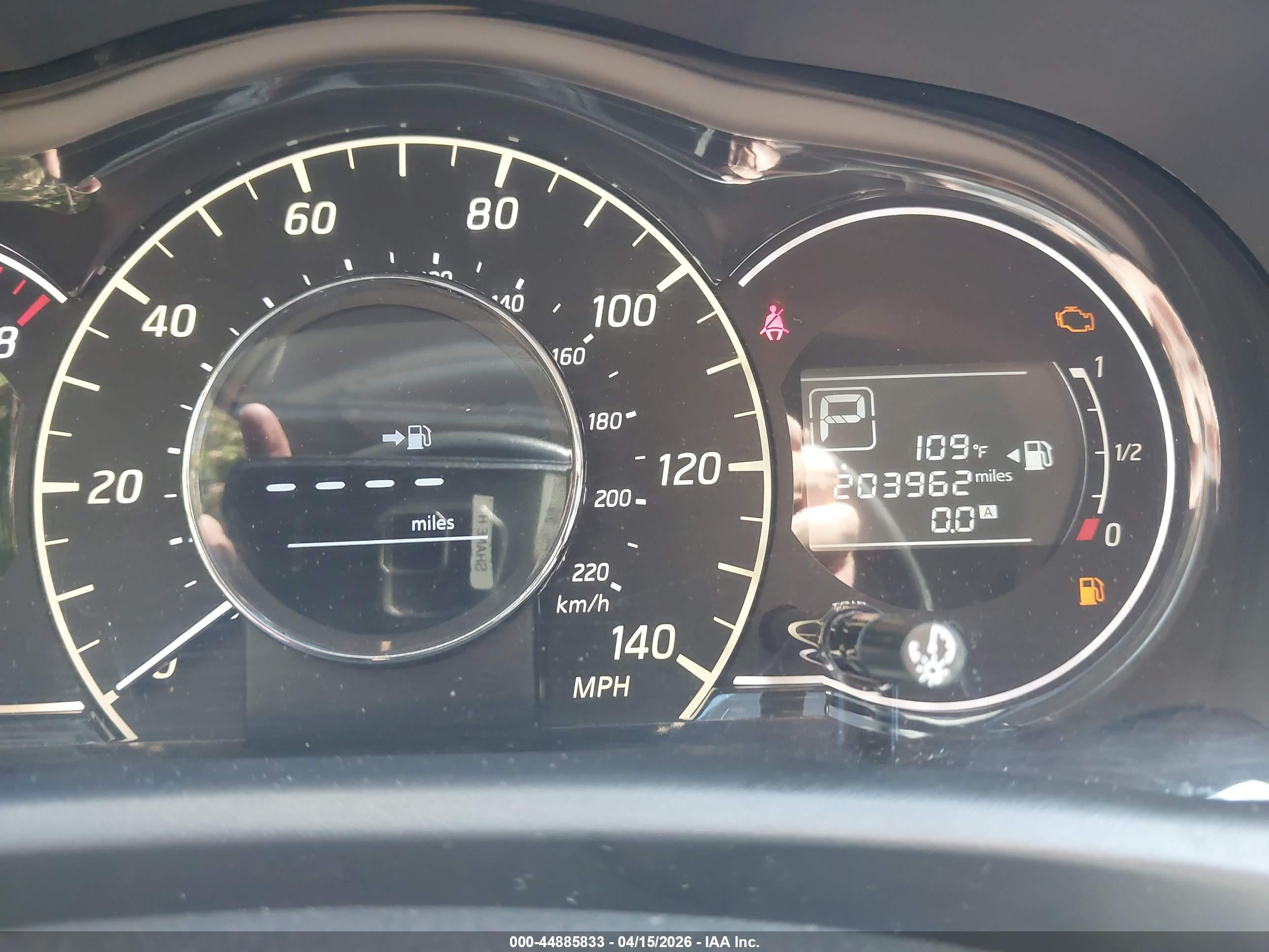 NISSAN VERSA image 7