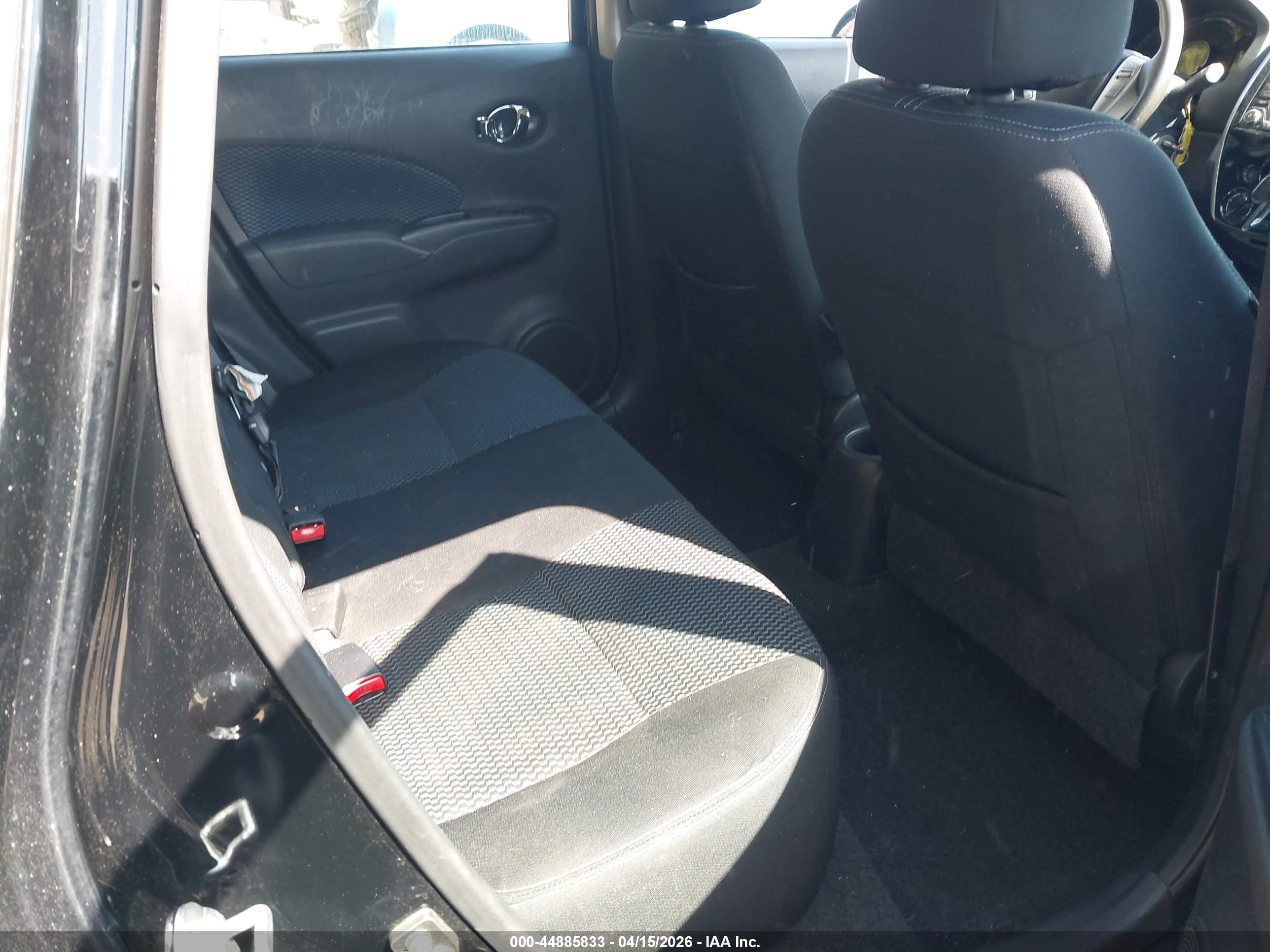 NISSAN VERSA image 8
