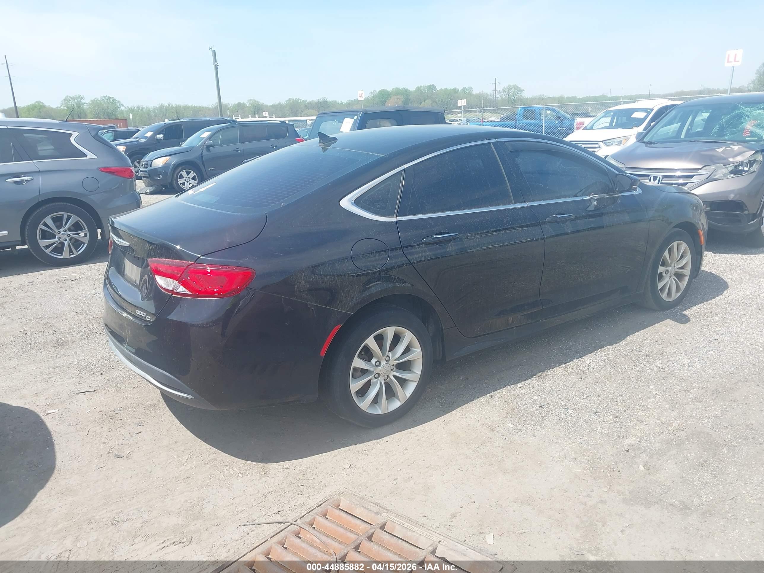 CHRYSLER 200 image 4
