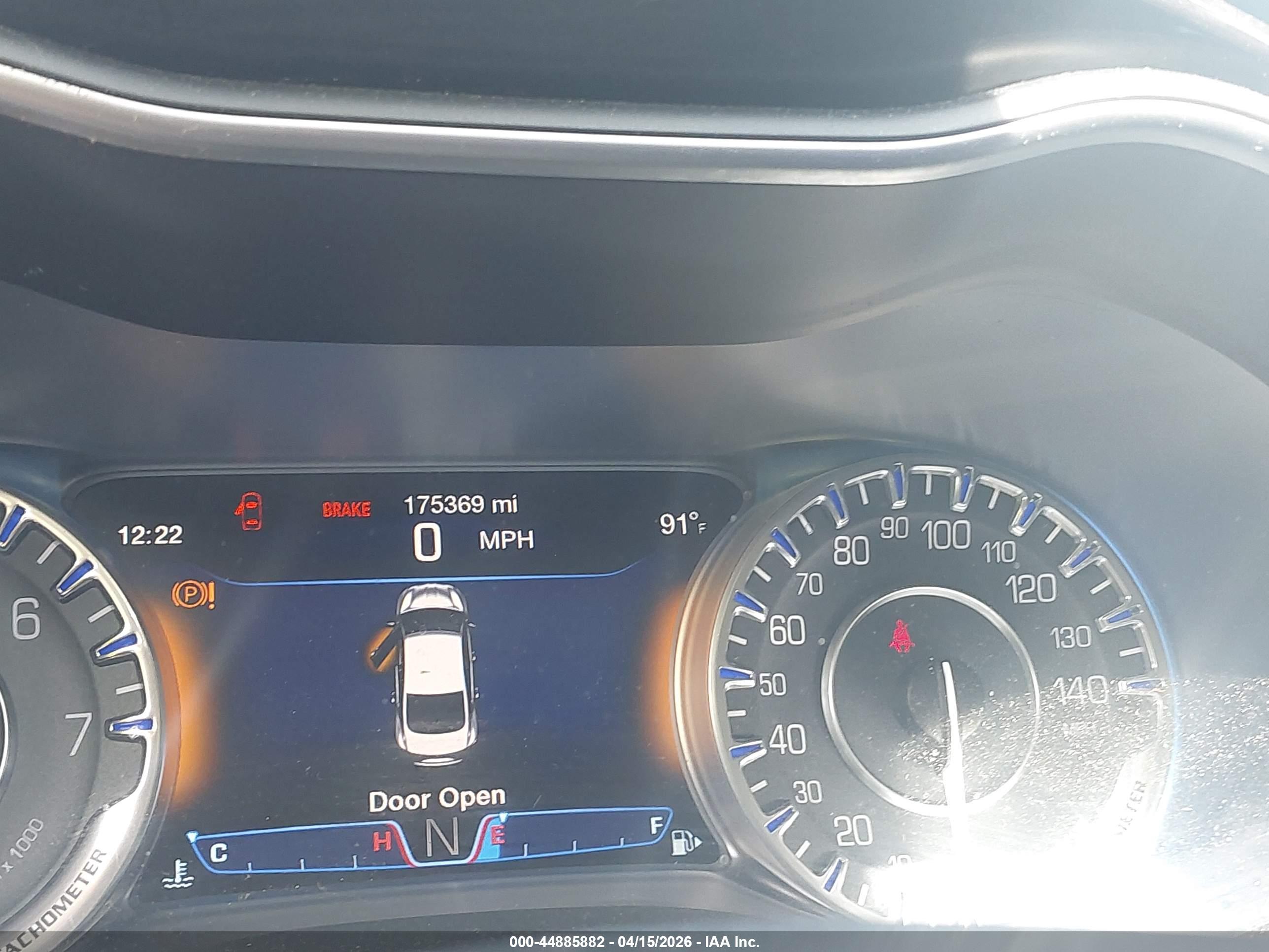 CHRYSLER 200 image 7