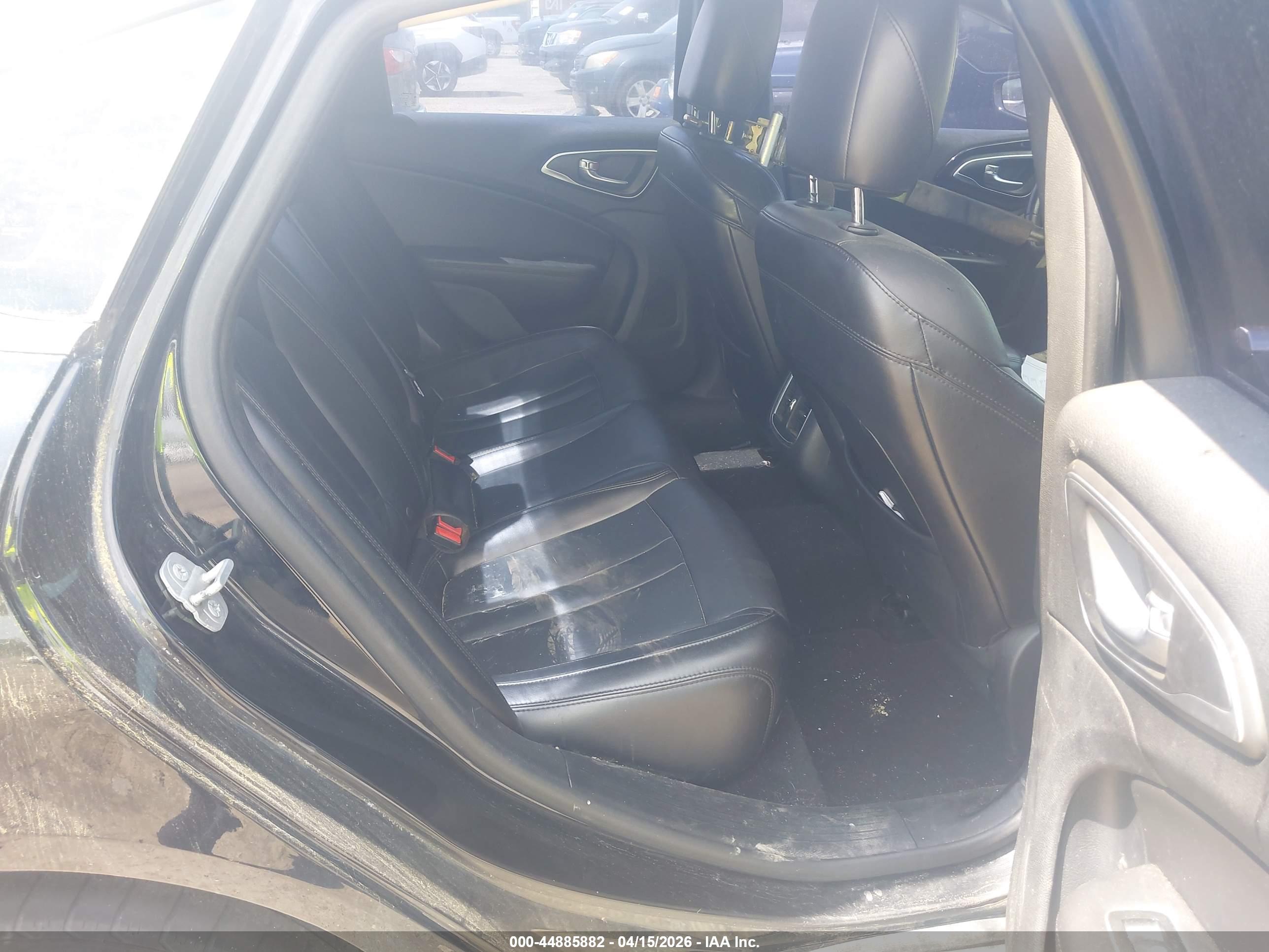 CHRYSLER 200 image 8