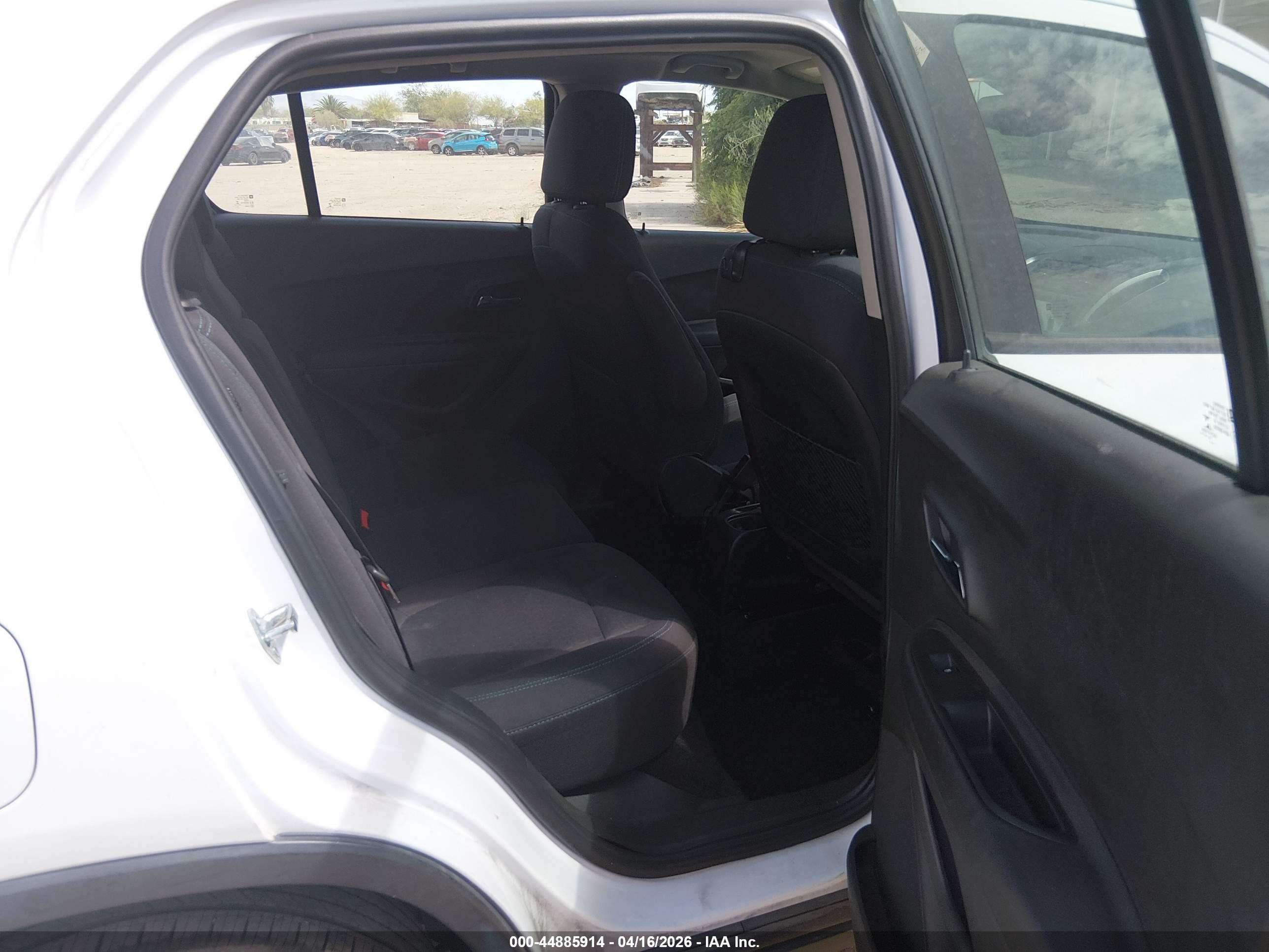 CHEVROLET TRAX image 8