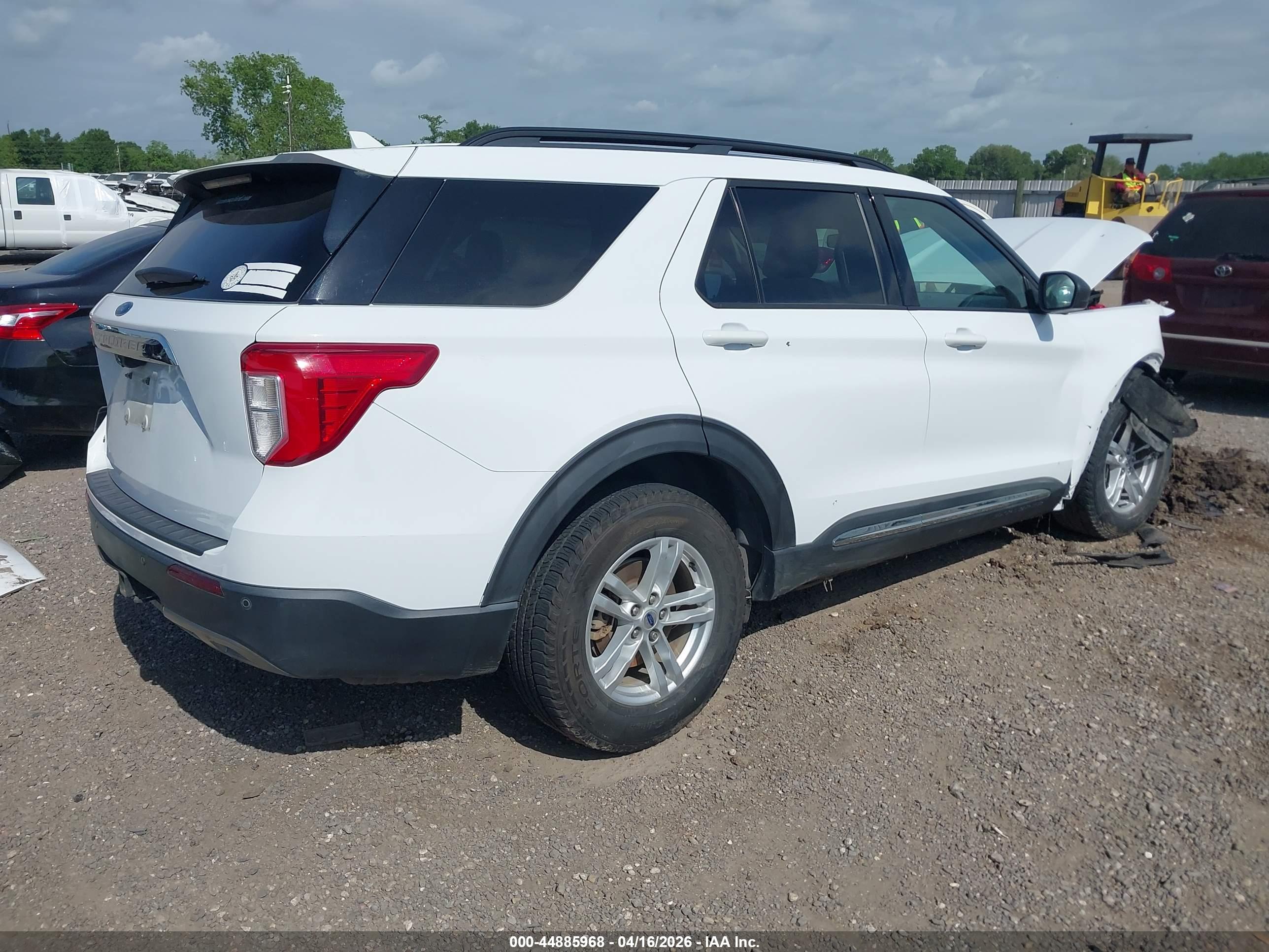 FORD EXPLORER image 4