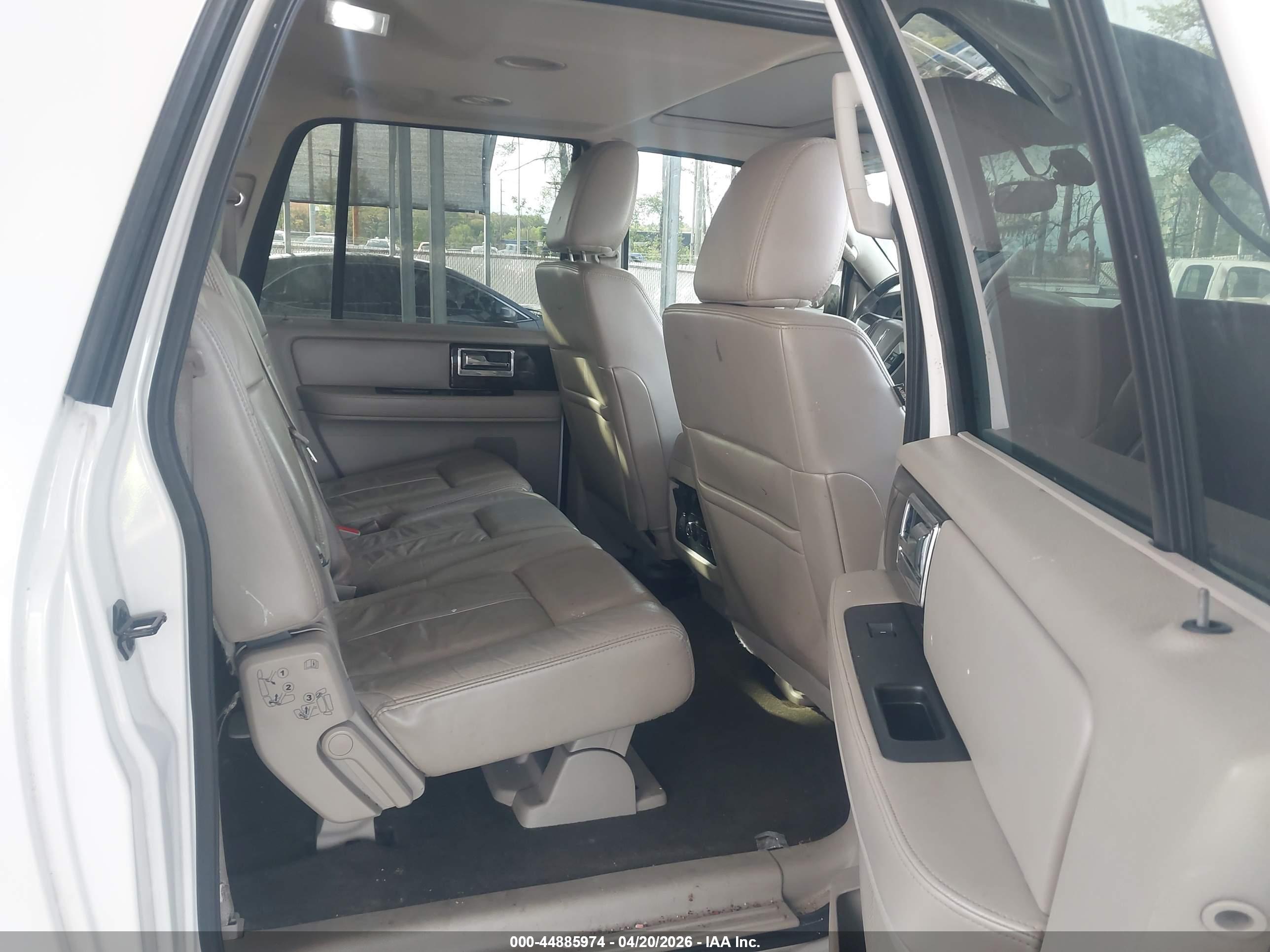LINCOLN NAVIGATOR image 8