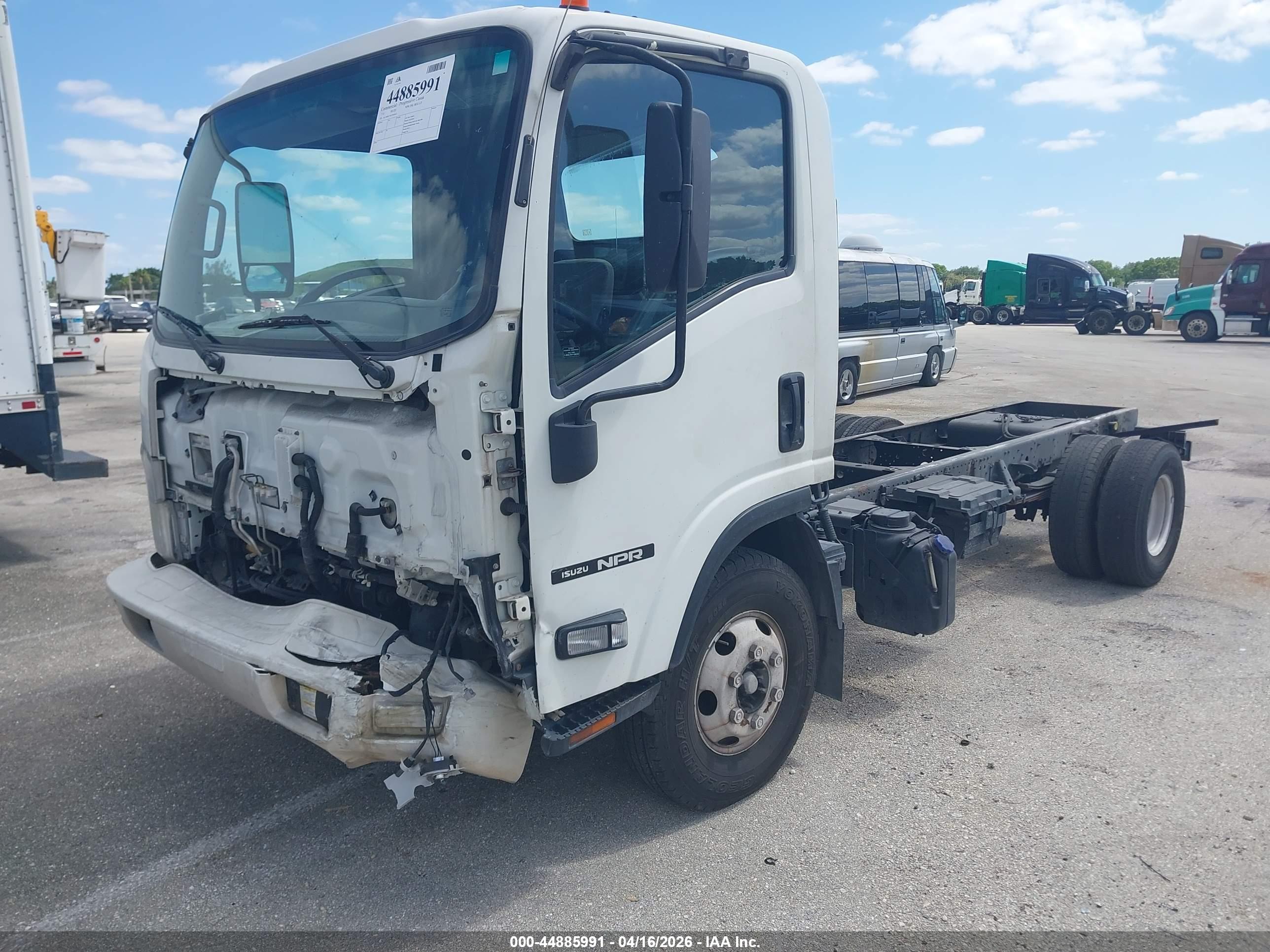 ISUZU NPR image 2