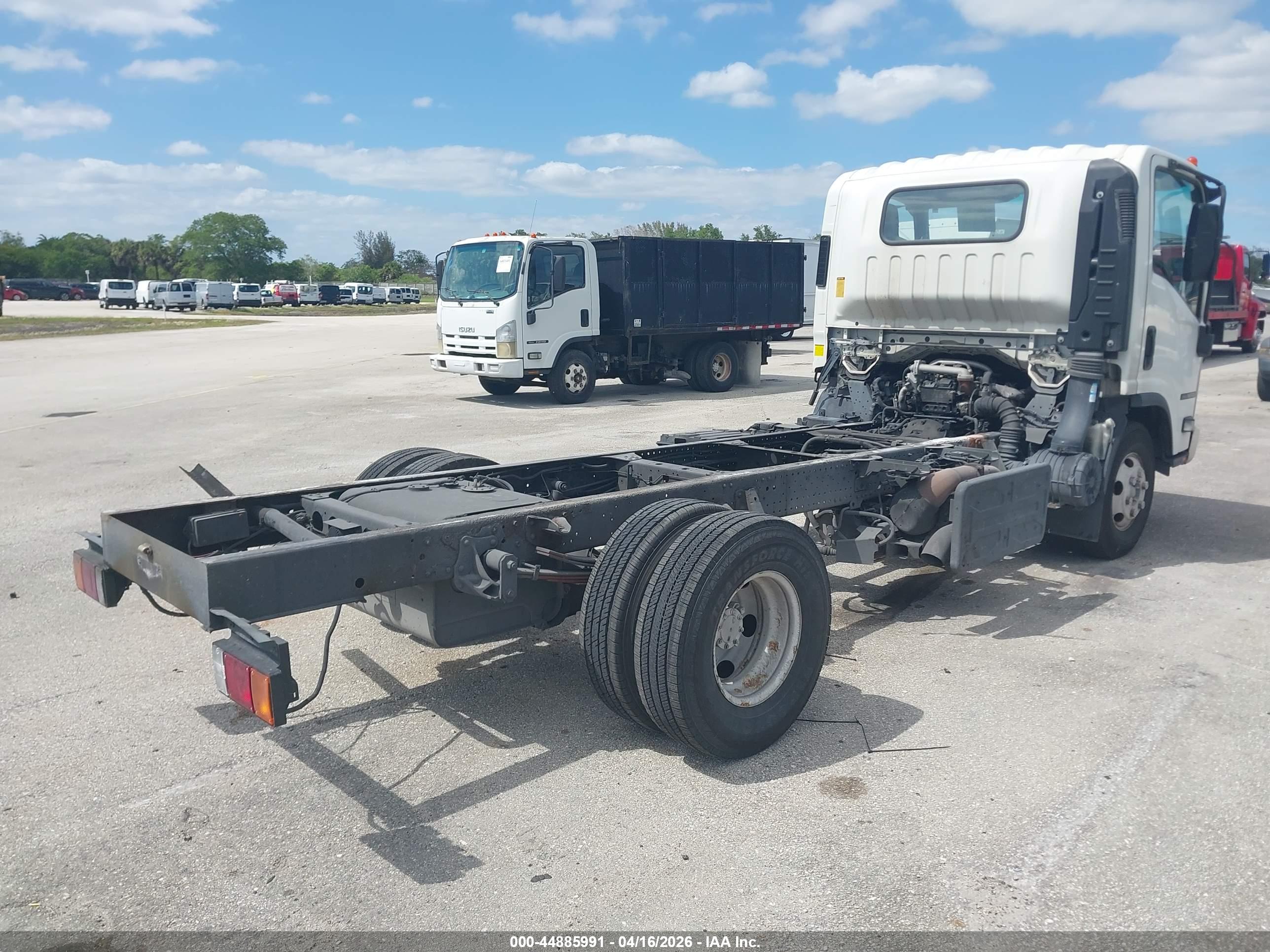 ISUZU NPR image 4