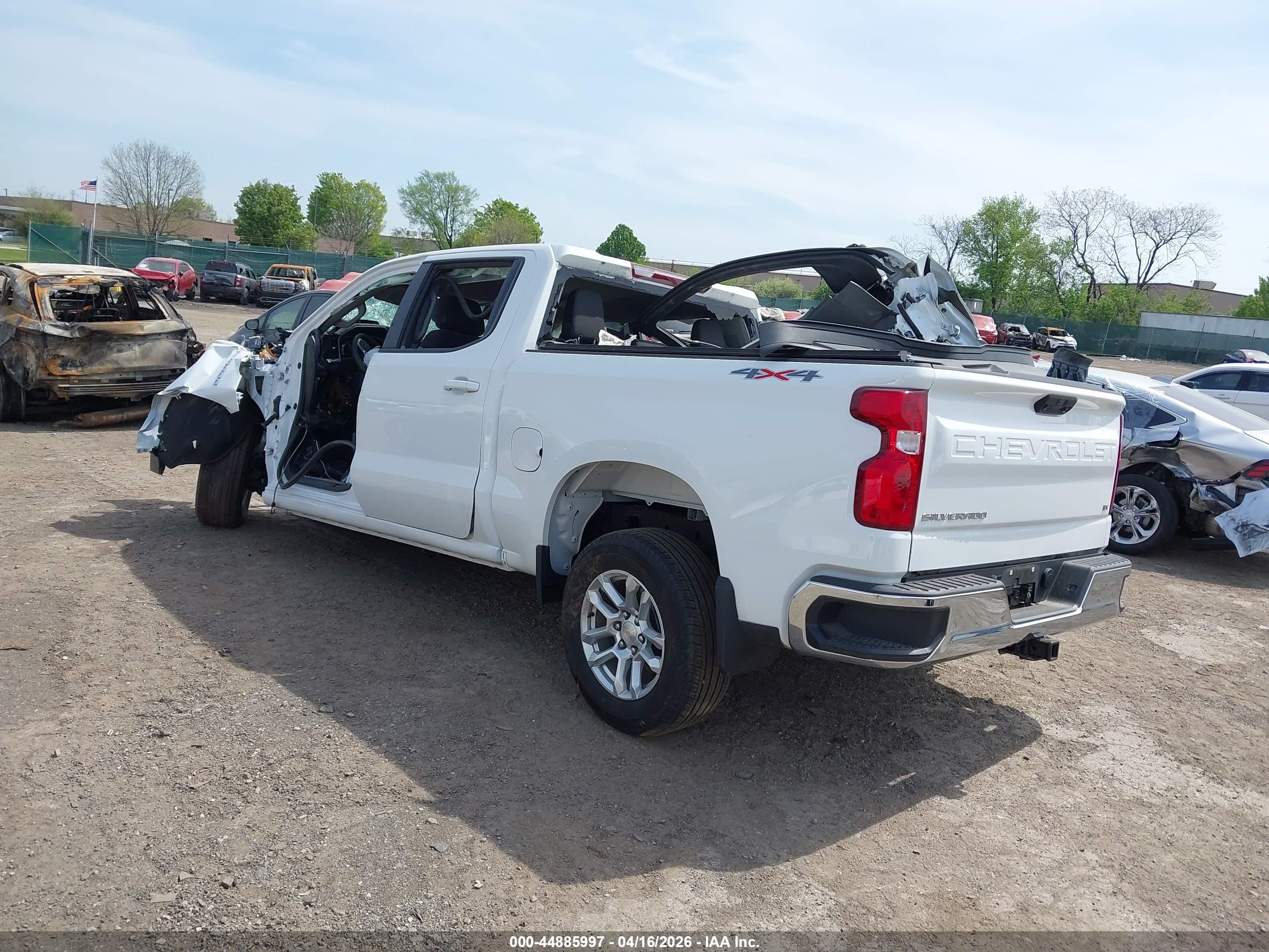 CHEVROLET SILVERADO image 3
