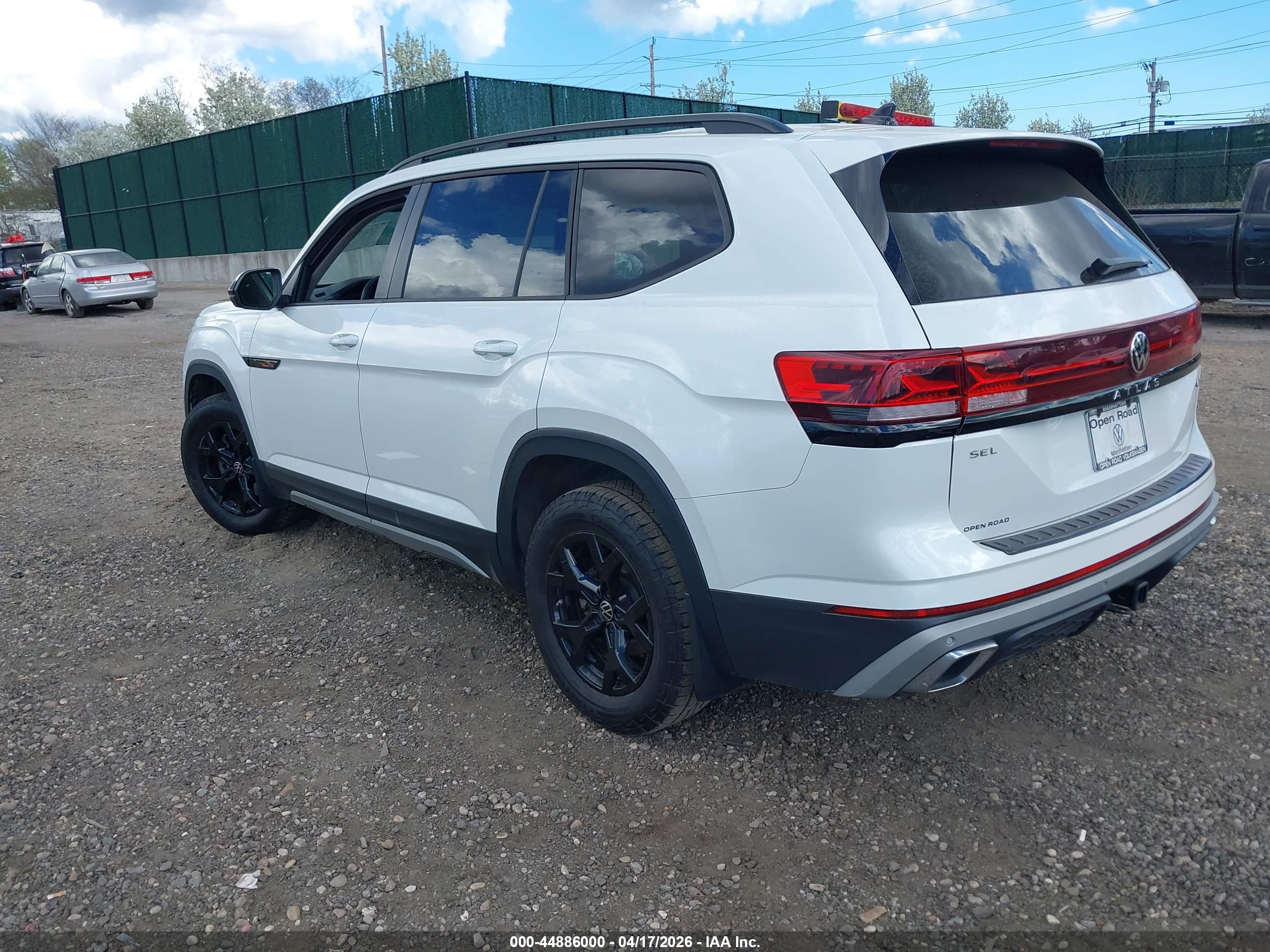 VOLKSWAGEN ATLAS image 3