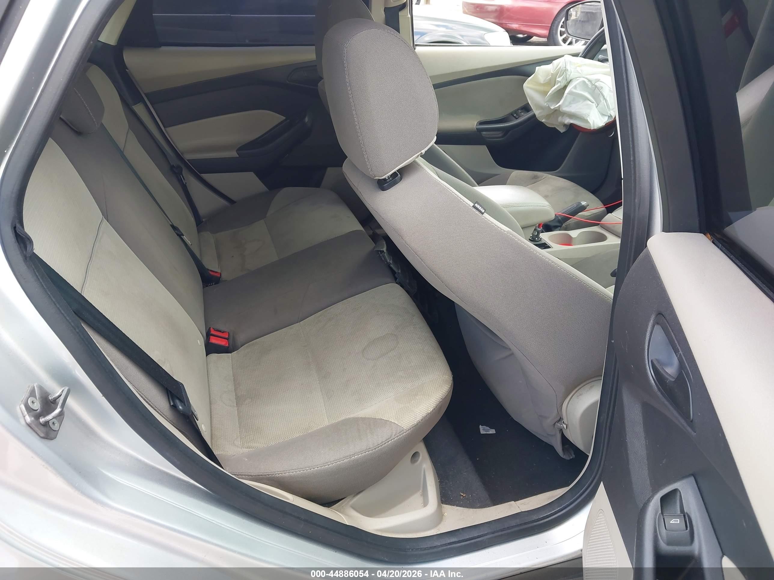 FORD FOCUS image 8