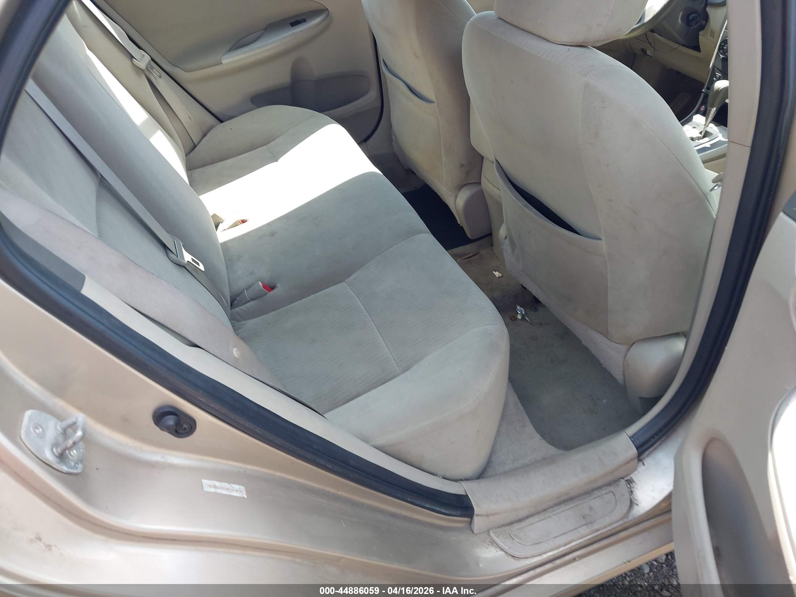 TOYOTA COROLLA image 8
