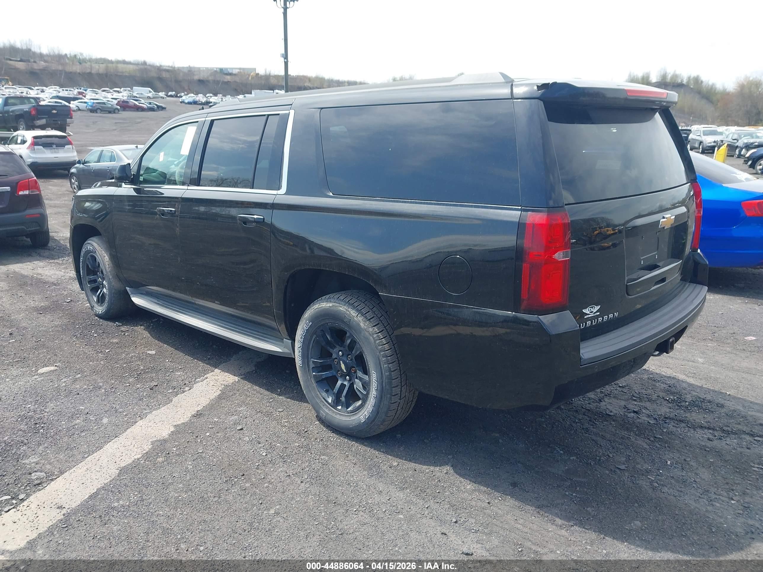 CHEVROLET SUBURBAN image 3