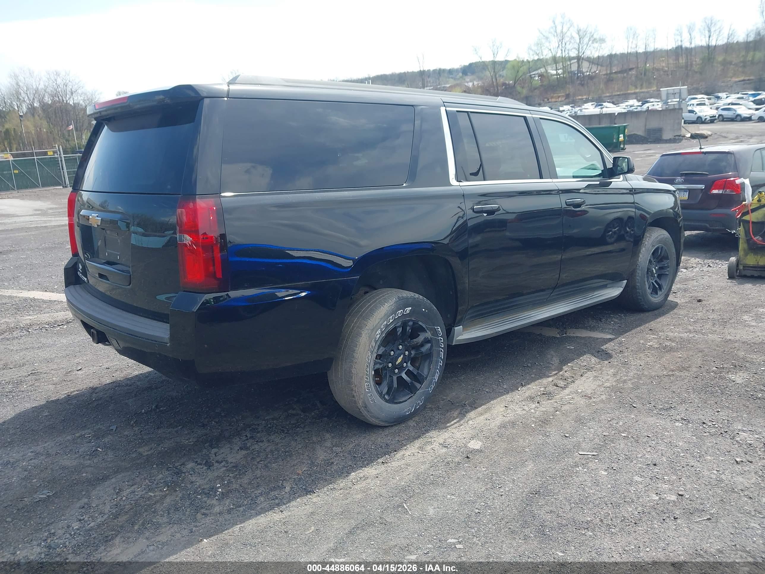 CHEVROLET SUBURBAN image 4
