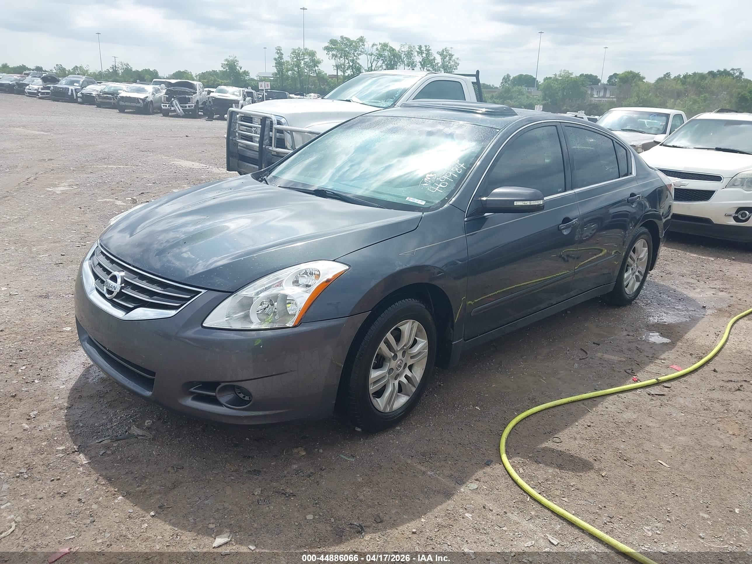 NISSAN ALTIMA image 2