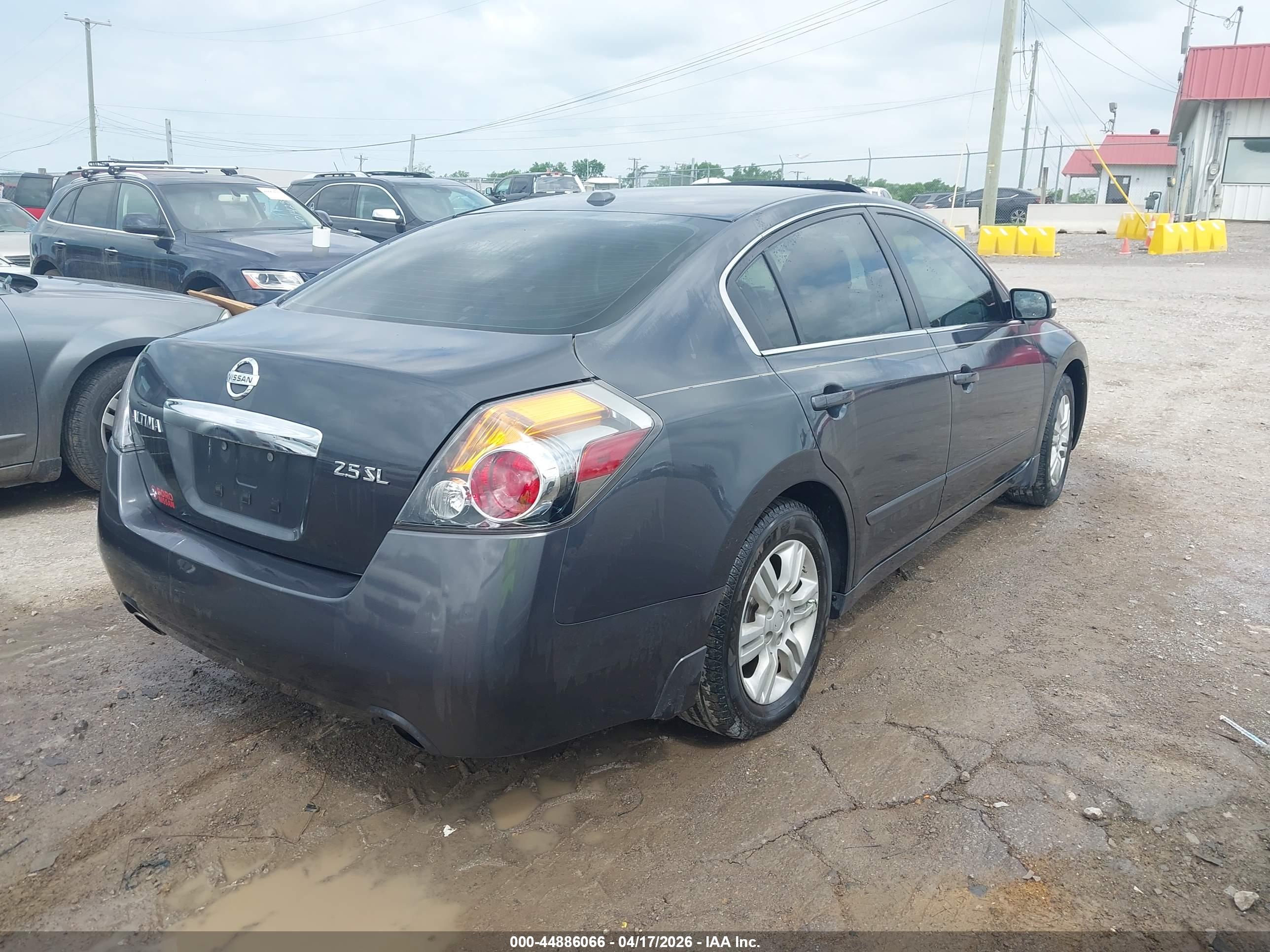 NISSAN ALTIMA image 4