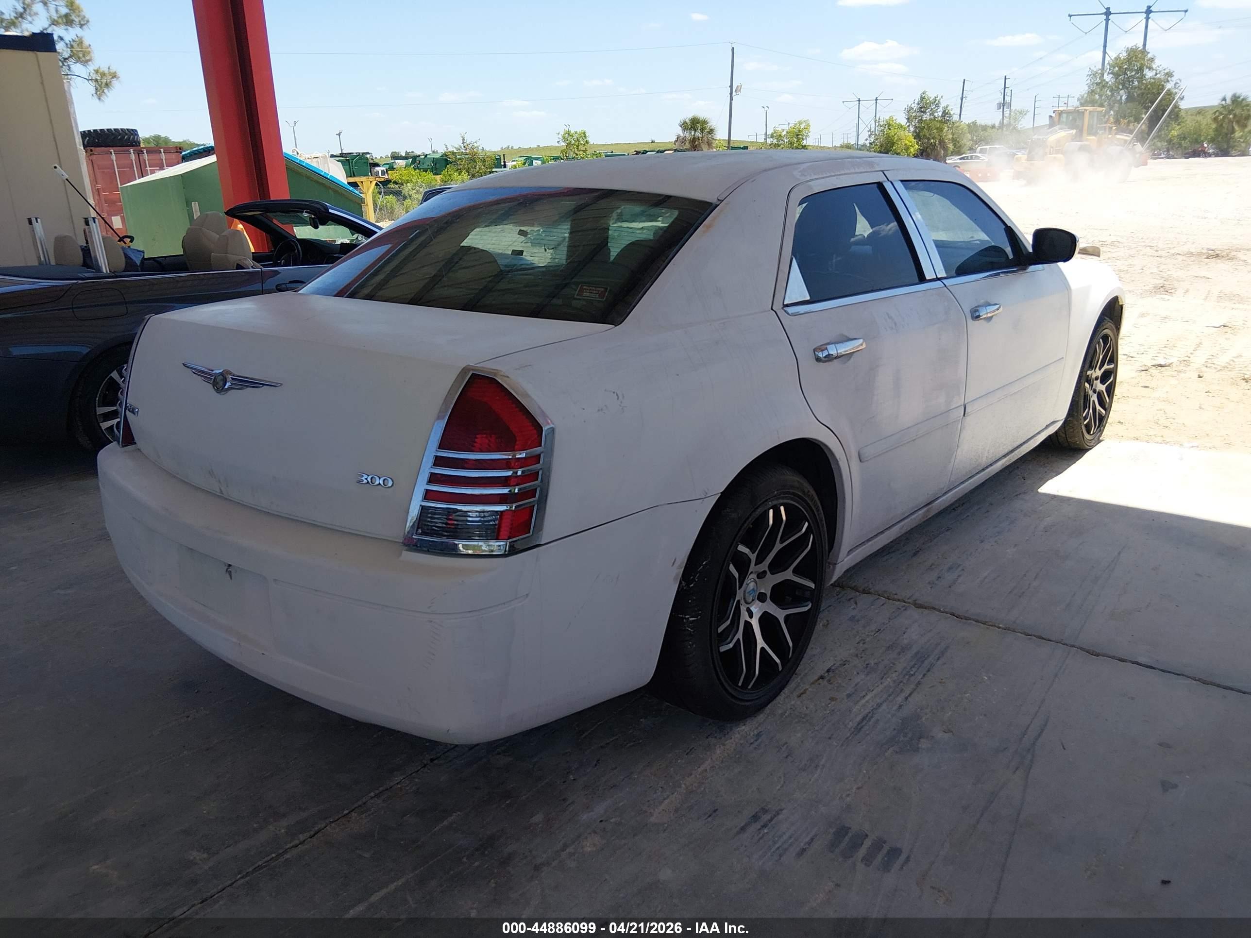 CHRYSLER 300 image 4