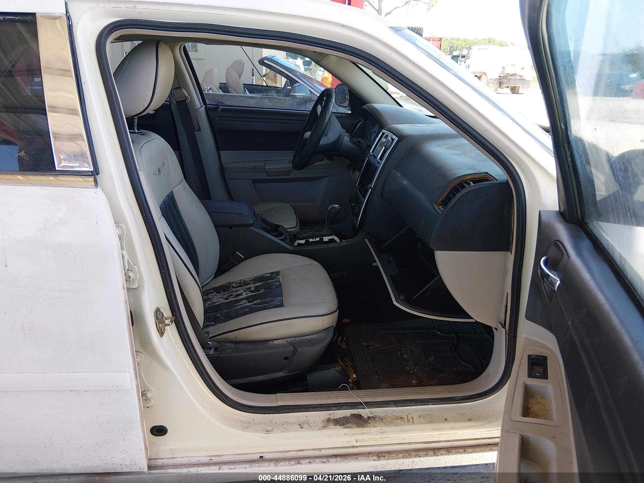 CHRYSLER 300 image 5