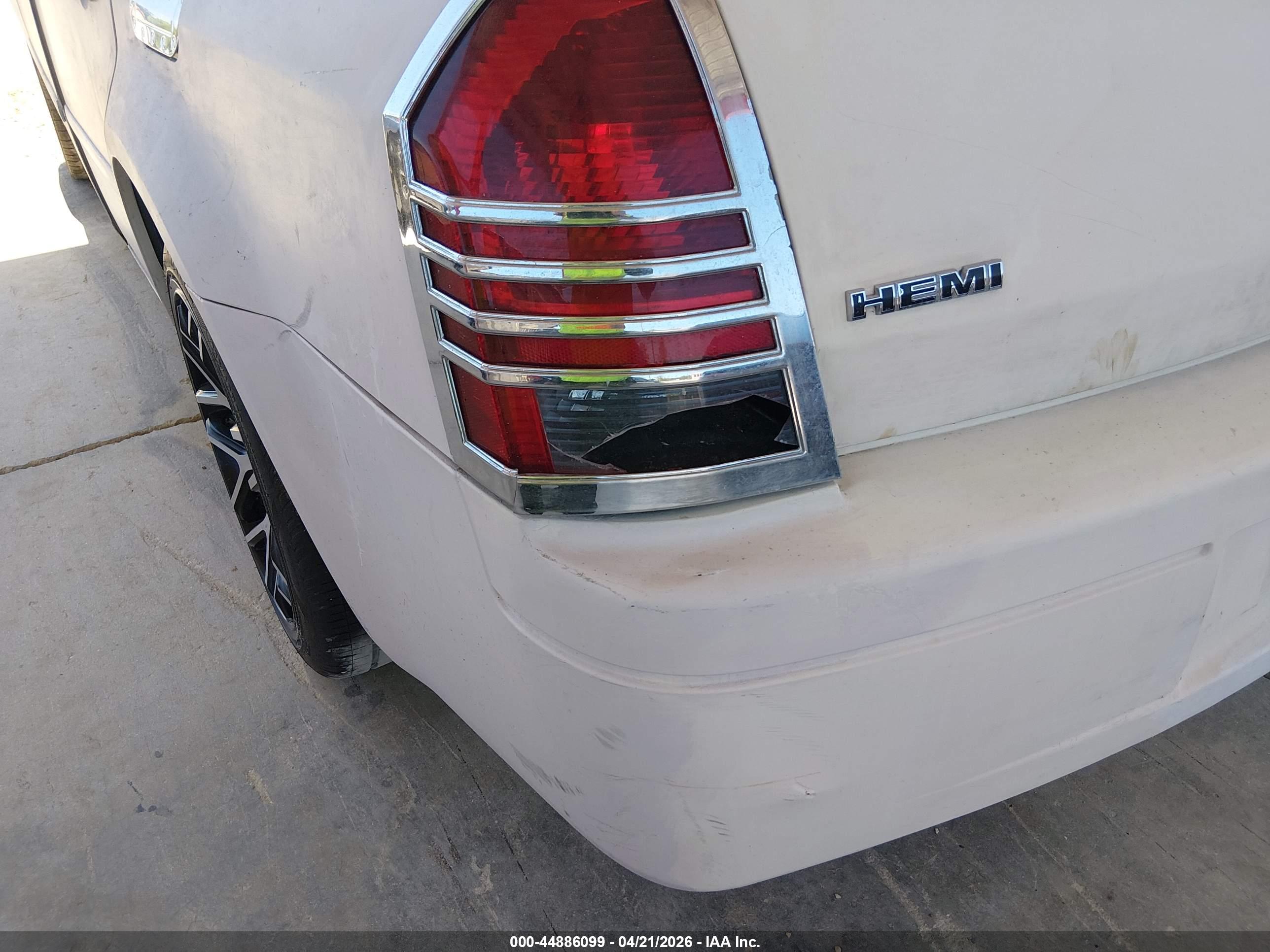 CHRYSLER 300 image 6