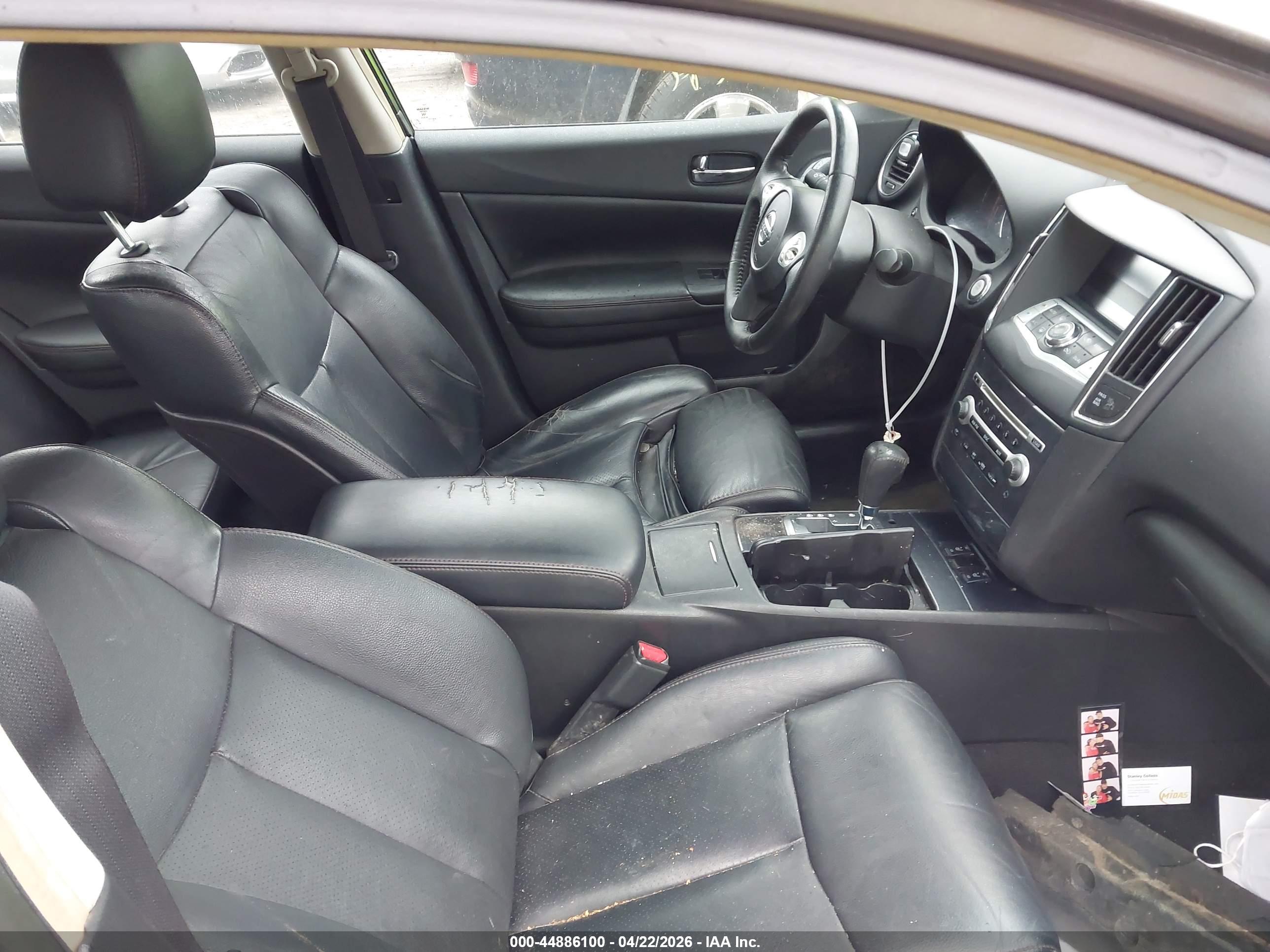NISSAN MAXIMA image 5