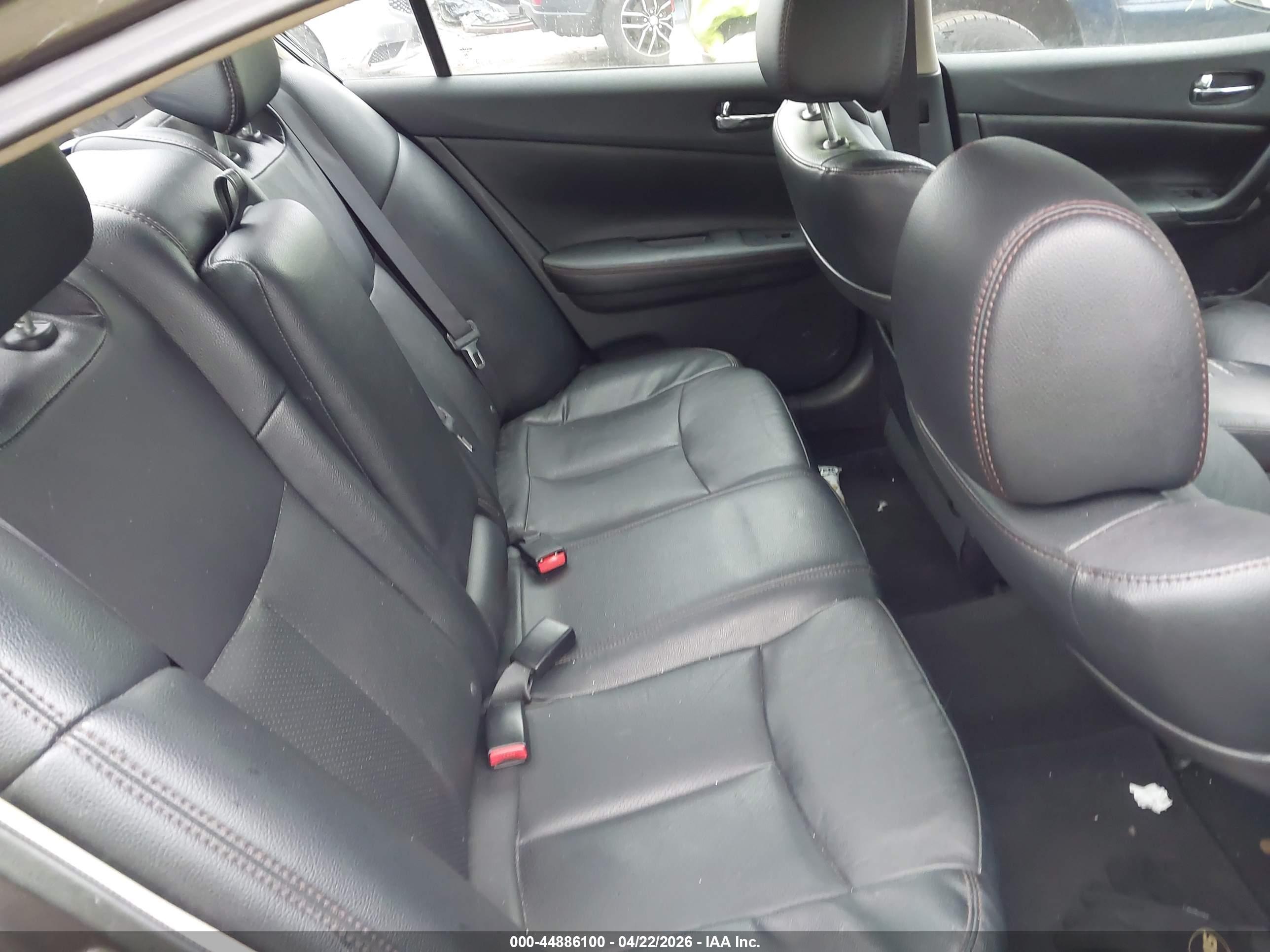 NISSAN MAXIMA image 8