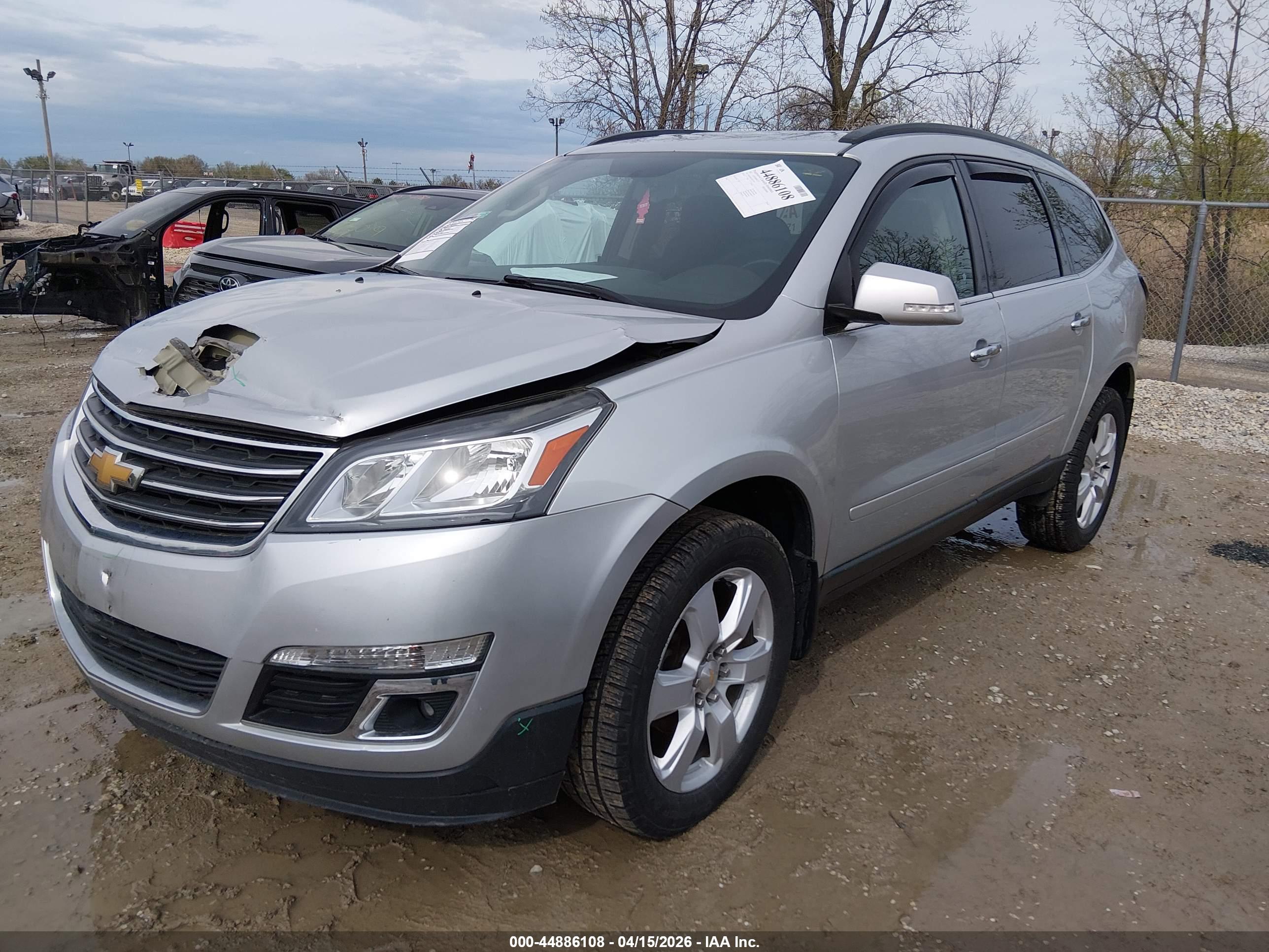 CHEVROLET TRAVERSE image 2