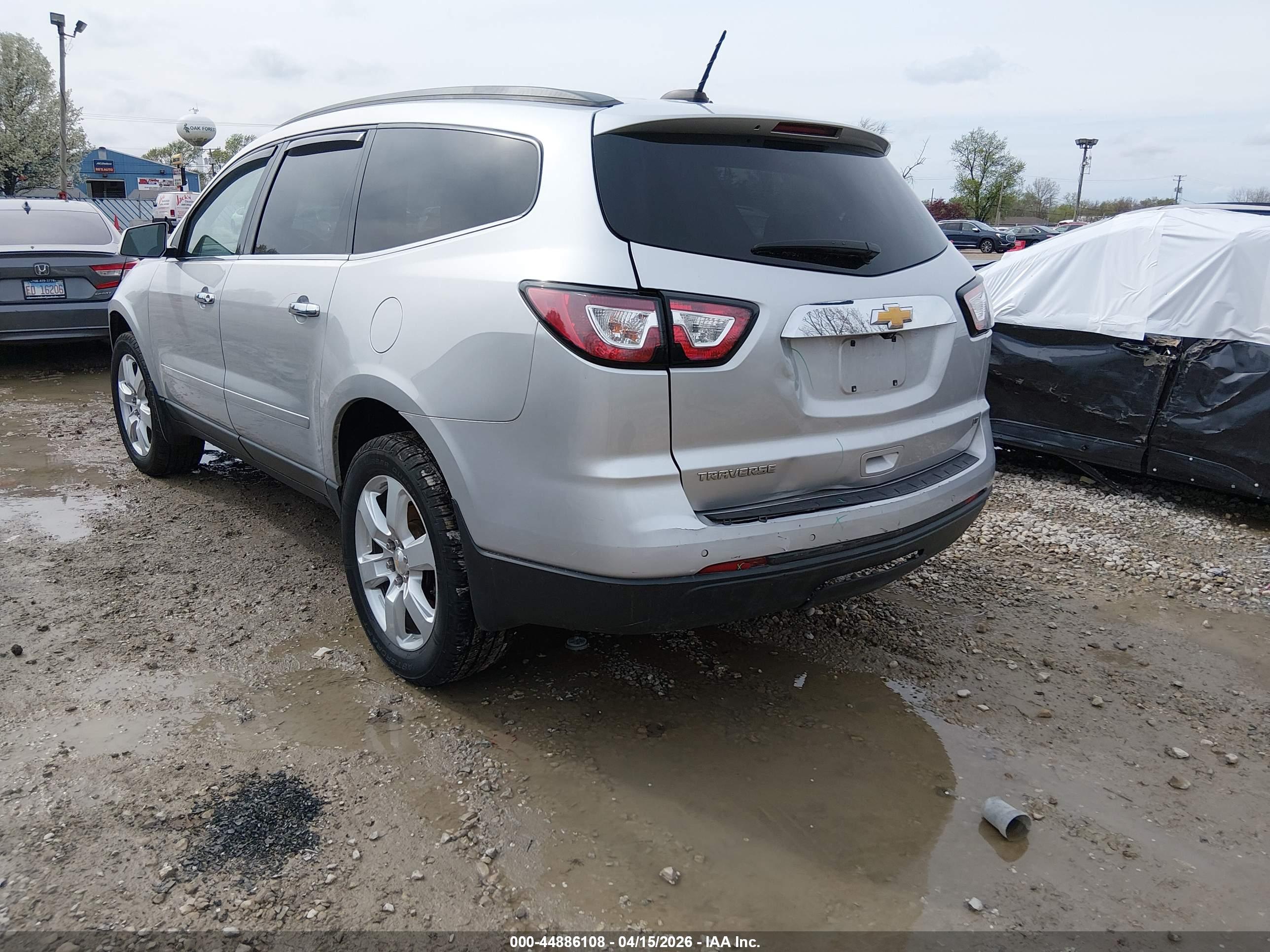 CHEVROLET TRAVERSE image 3