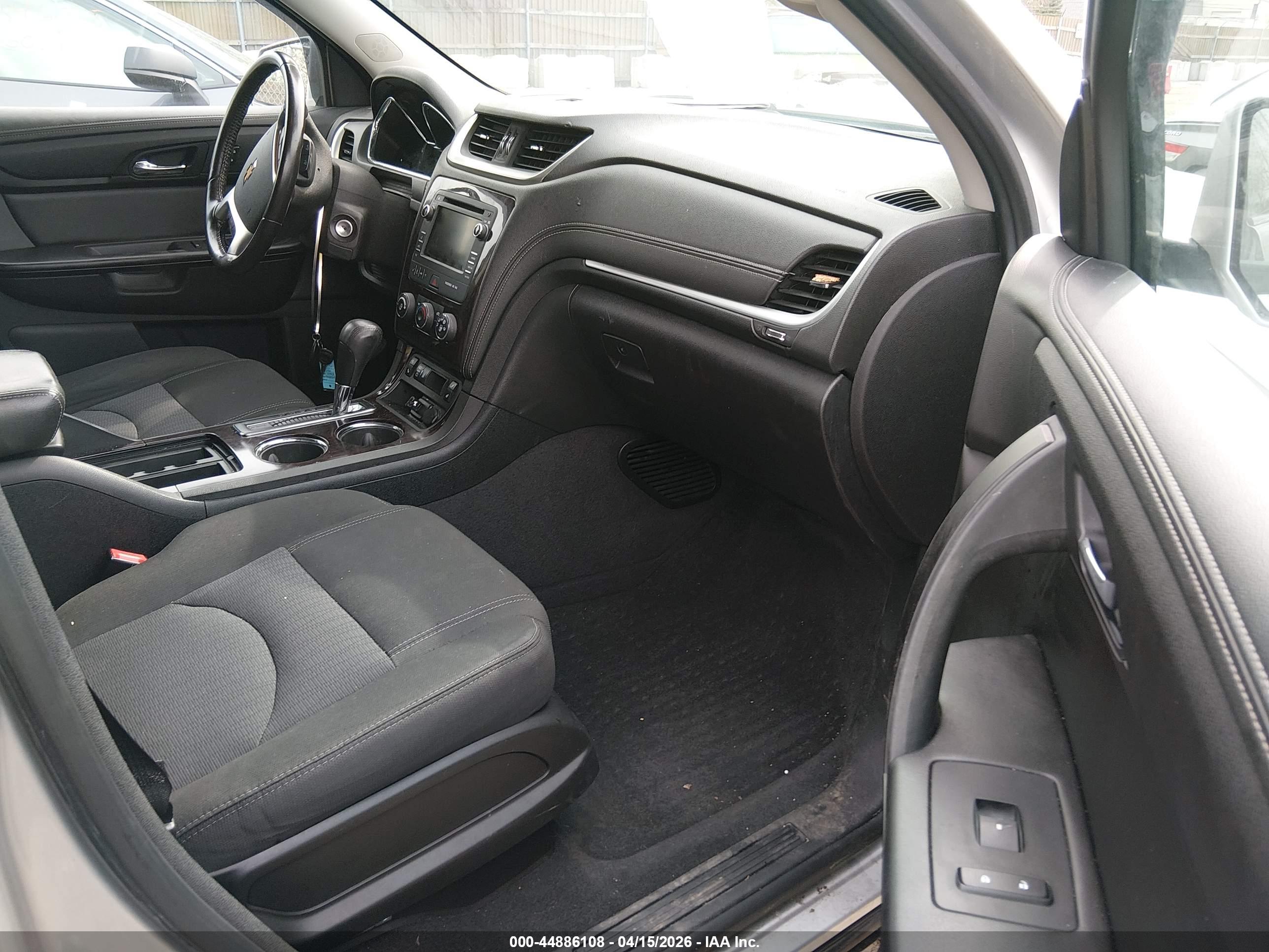 CHEVROLET TRAVERSE image 5