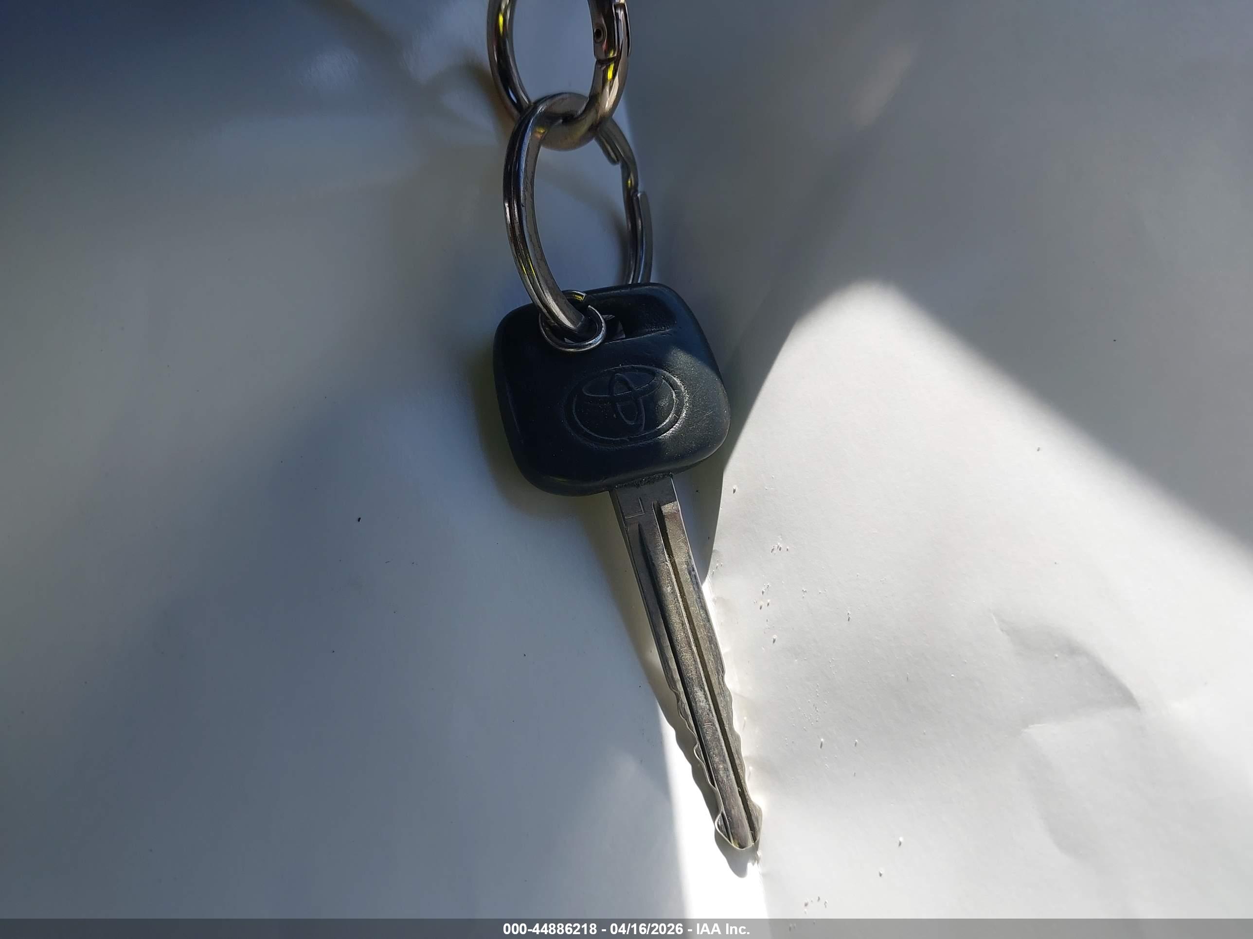 TOYOTA YARIS image 11