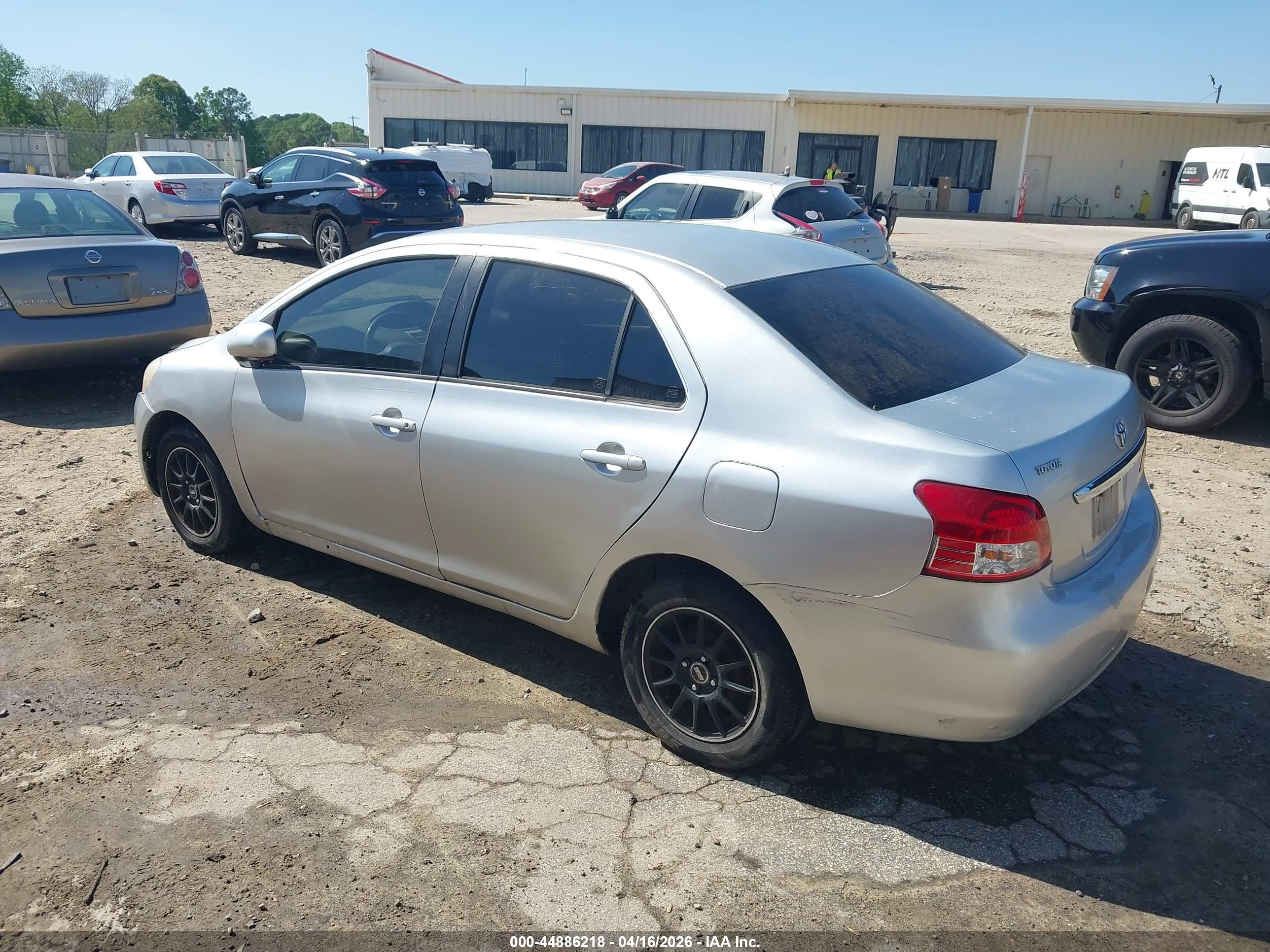 TOYOTA YARIS image 3