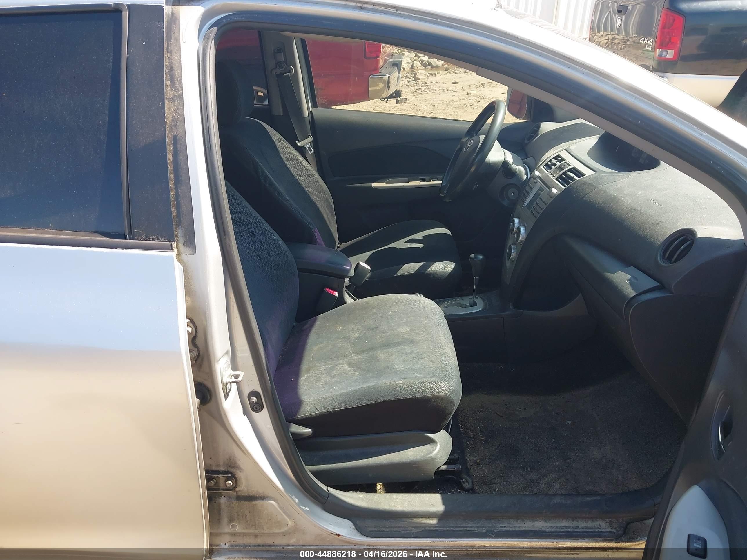 TOYOTA YARIS image 5