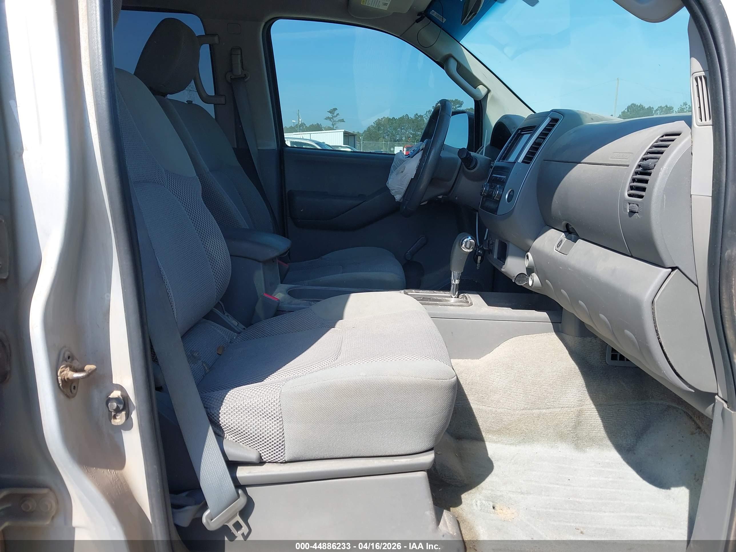 NISSAN FRONTIER image 5